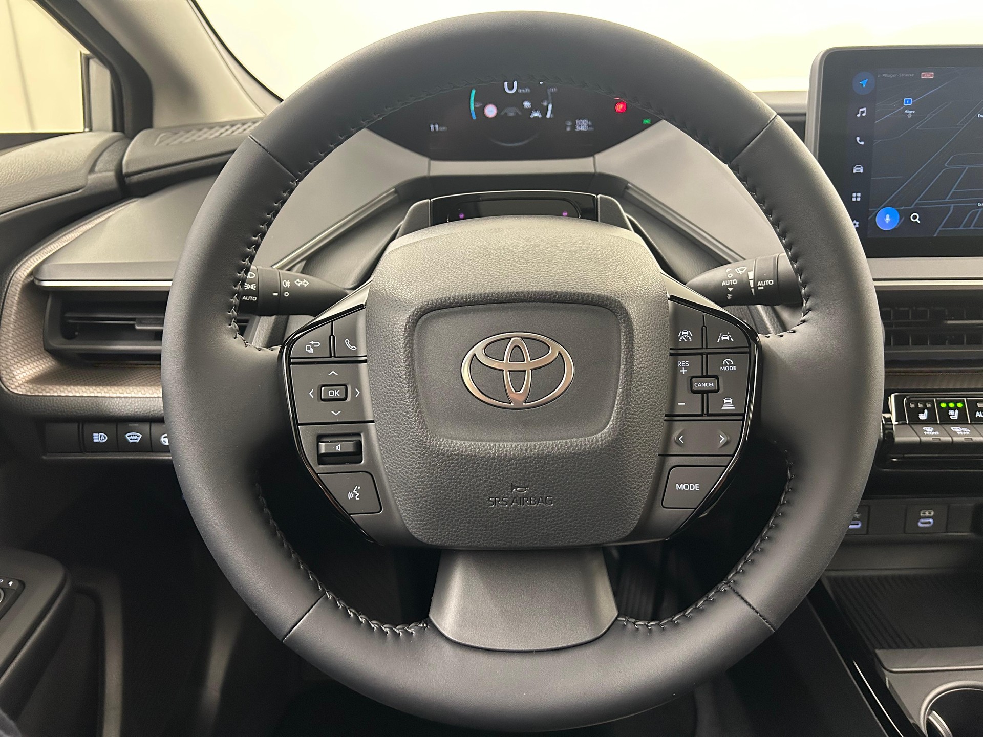 TOYOTA Prius 2.0 Plug-In-Hybrid Premium-image-8