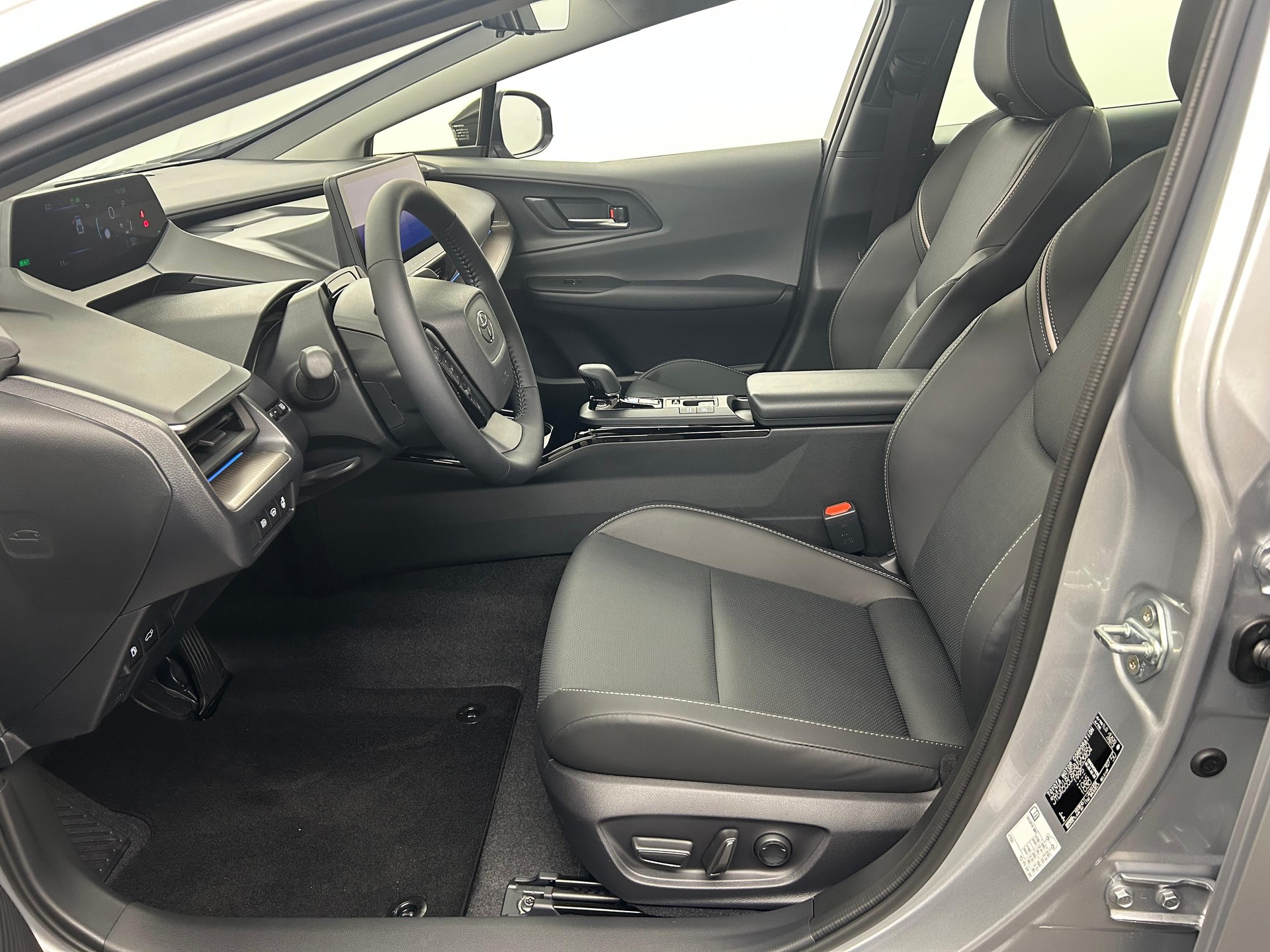 TOYOTA Prius 2.0 Plug-In-Hybrid Premium-image-4