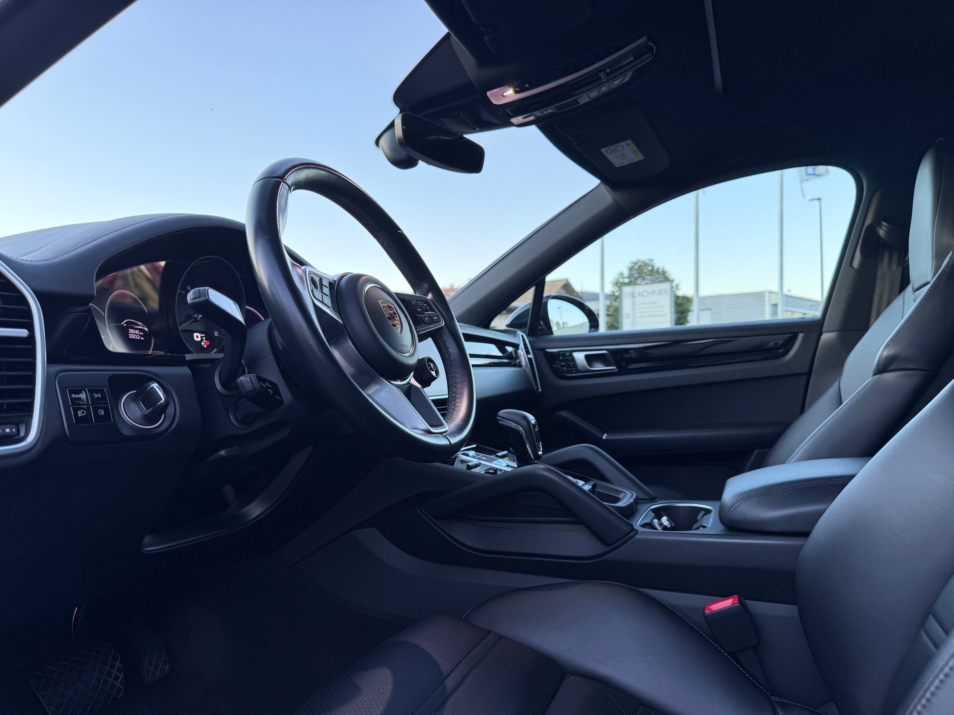 PORSCHE Cayenne Coupé E-Hybrid-image-14