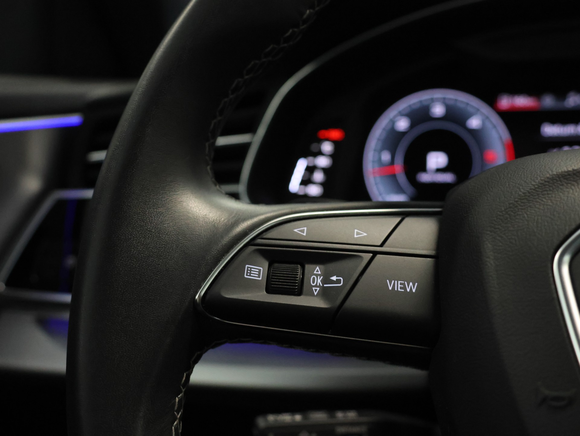 AUDI Q8 50 TDI quattro tiptronic *S-LINE*DAYTONGRAU-LACKIERUNG*-image-17