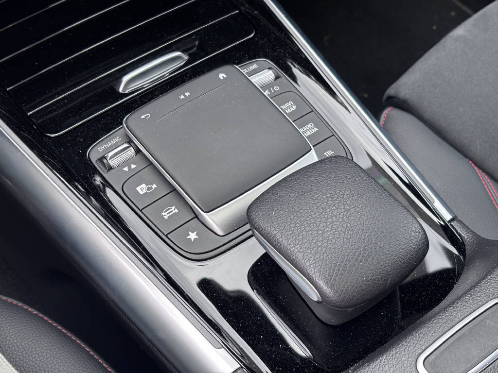 MERCEDES-BENZ GLA 250 e Style-image-13