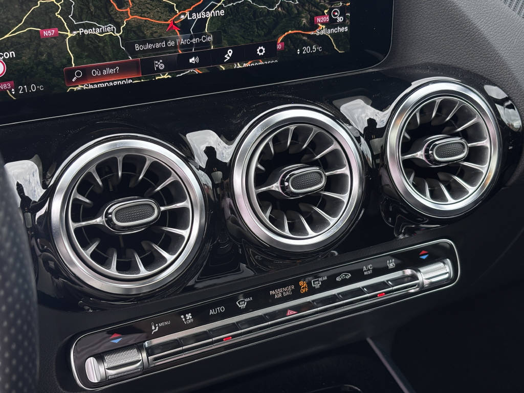 MERCEDES-BENZ GLA 250 e Style-image-12