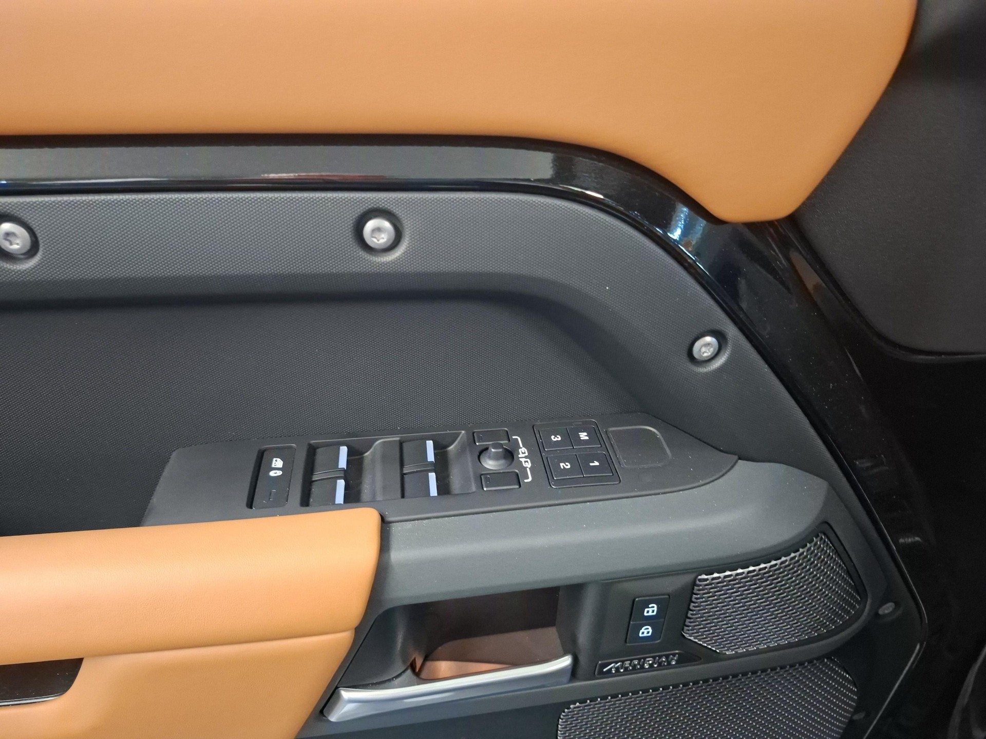 LAND ROVER Defender 110 3.0 D I6 300 X-image-16