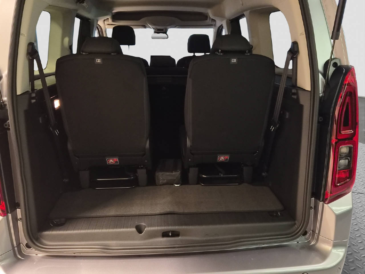 TOYOTA Proace City Verso L2 1.5 HDi 130 Style-image-11
