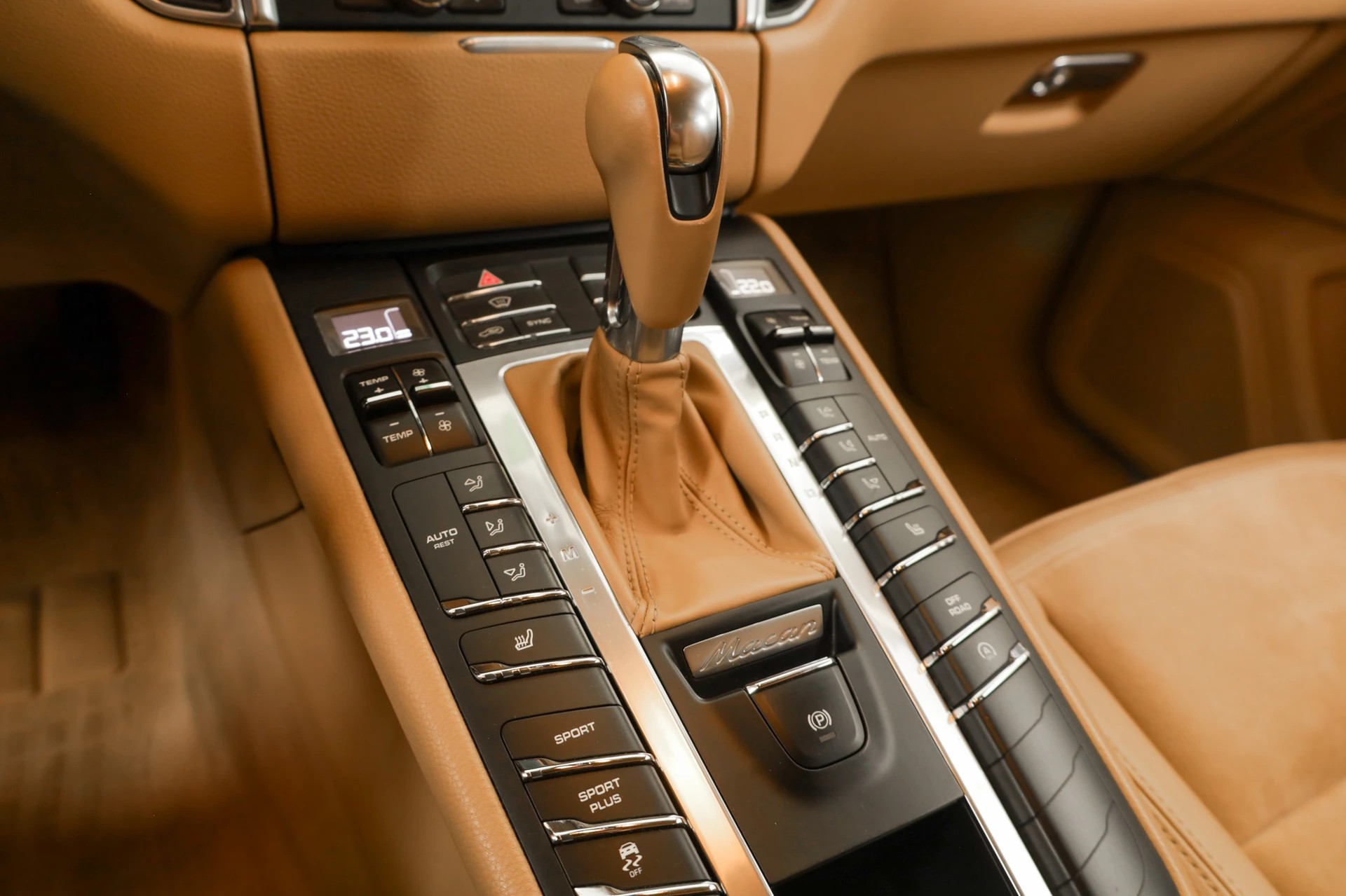 PORSCHE Macan S Diesel PDK Bi-Xénon PDLS / Jantes Macan Turbo 19 pouces / Sièges chauffants-image-12