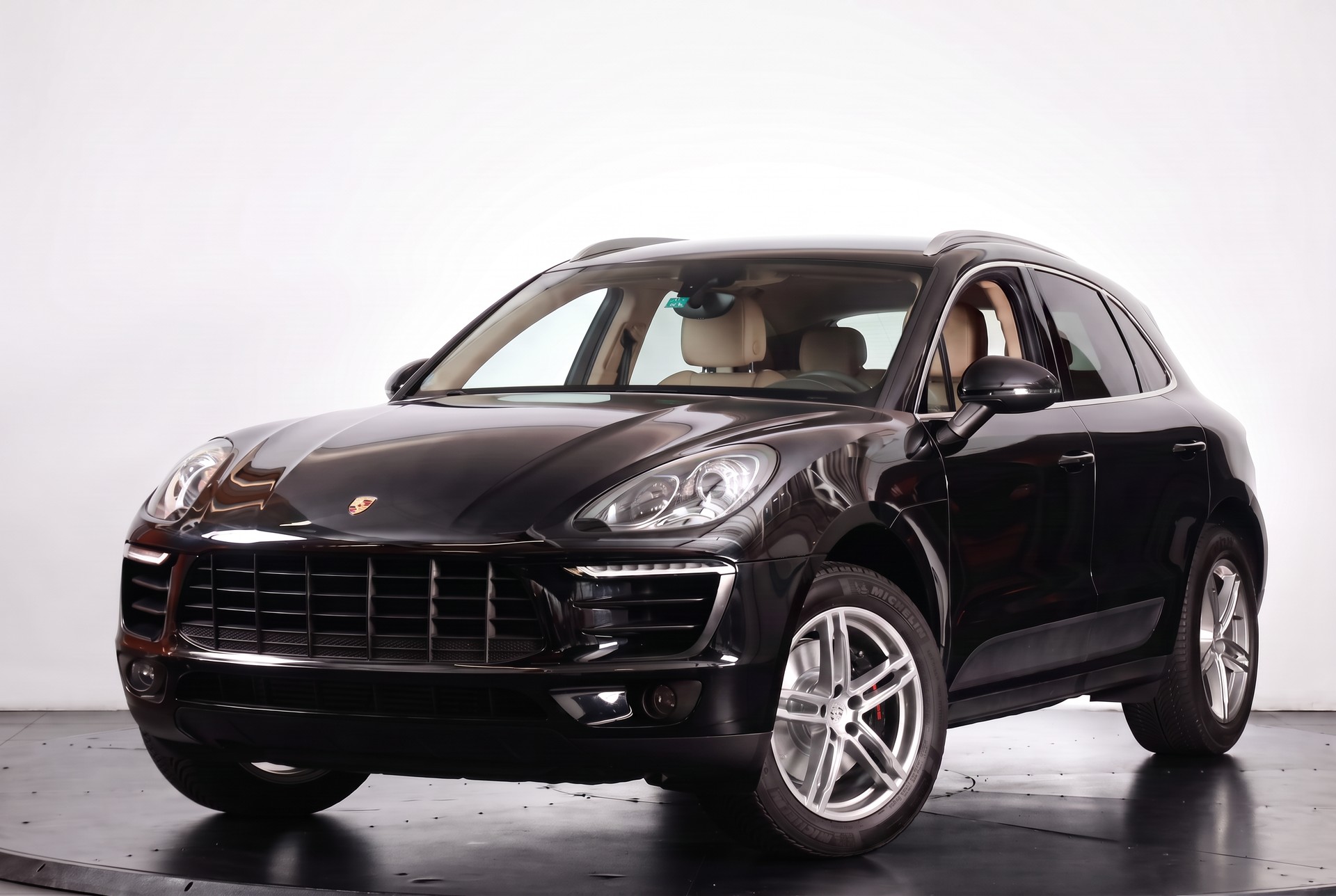 PORSCHE Macan S Diesel PDK Bi-Xénon PDLS / Jantes Macan Turbo 19 pouces / Sièges chauffants-showroom-element-3
