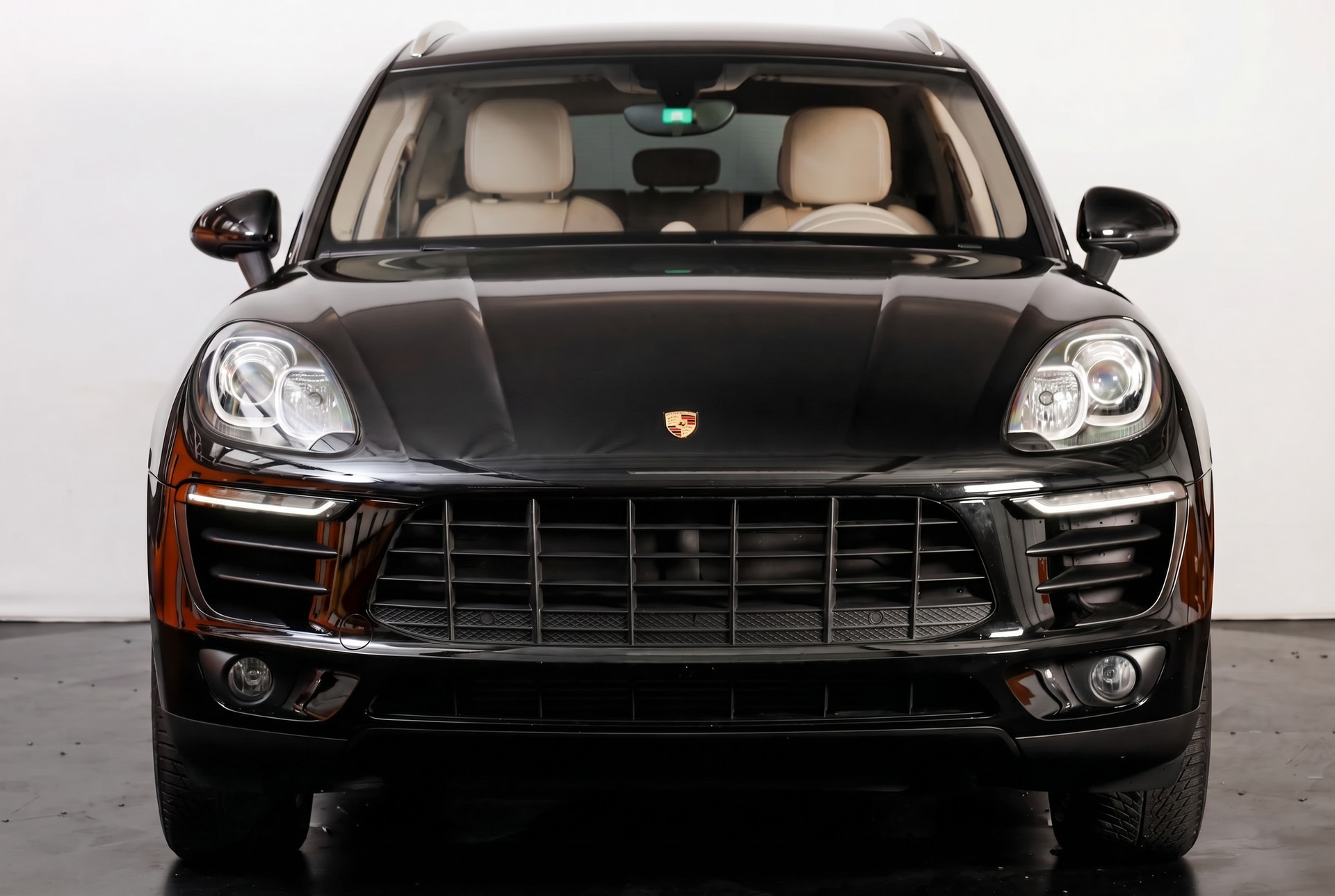 PORSCHE Macan S Diesel PDK Bi-Xénon PDLS / Jantes Macan Turbo 19 pouces / Sièges chauffants-showroom-element-1