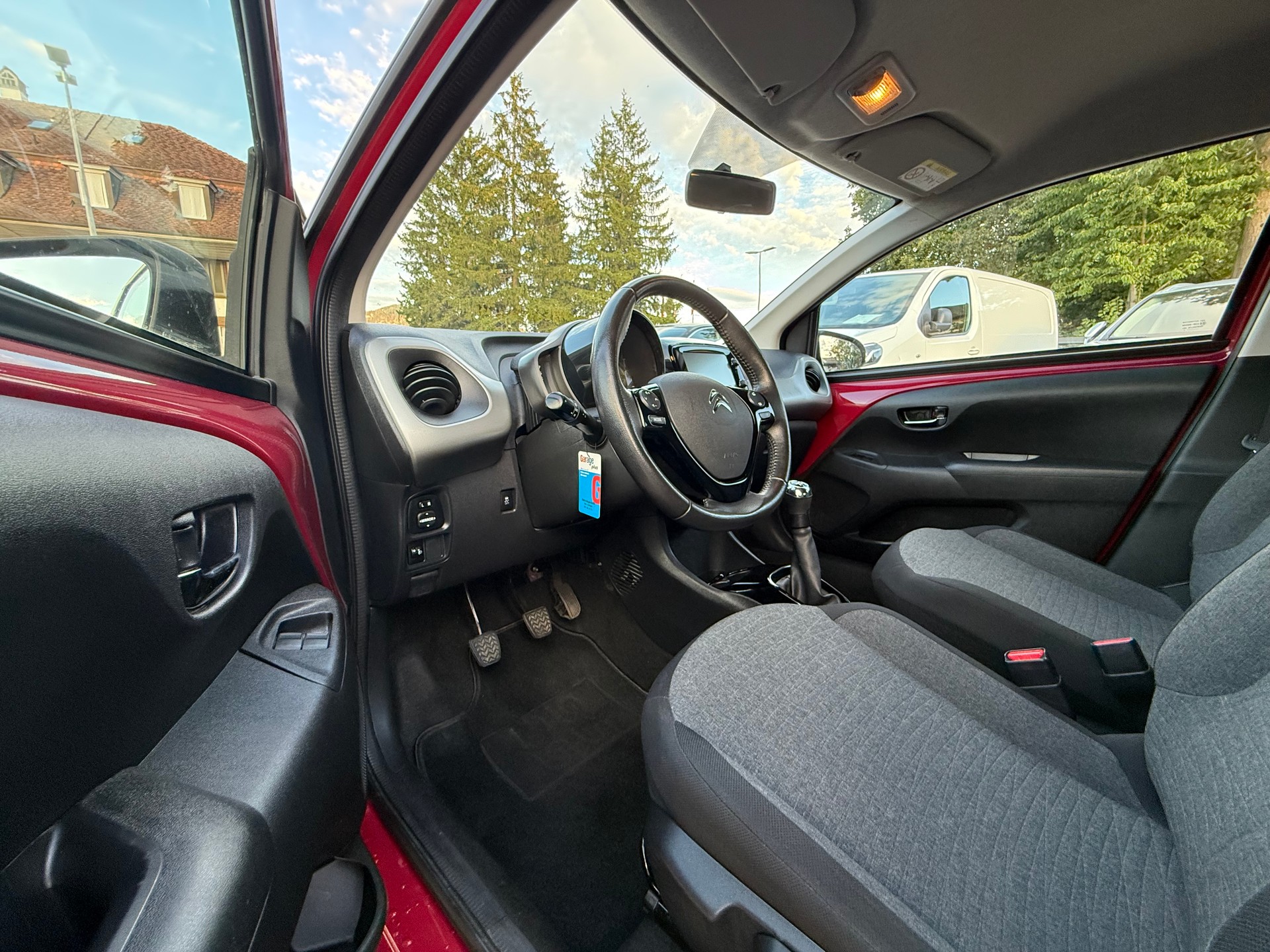 CITROEN C1 1.2 VTi Shine Airscape-image-12