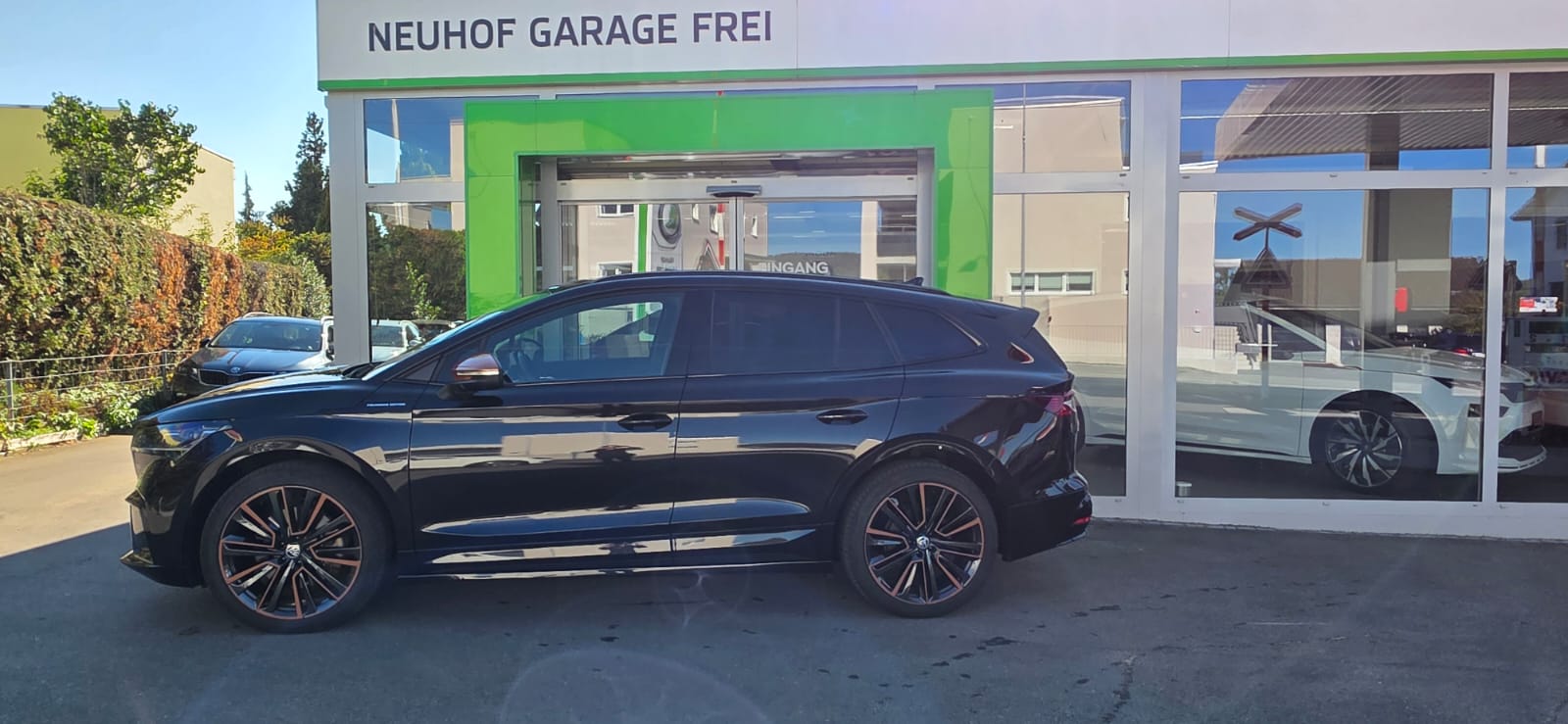 SKODA Enyaq iV 80x Founders Edition-showroom-element-1