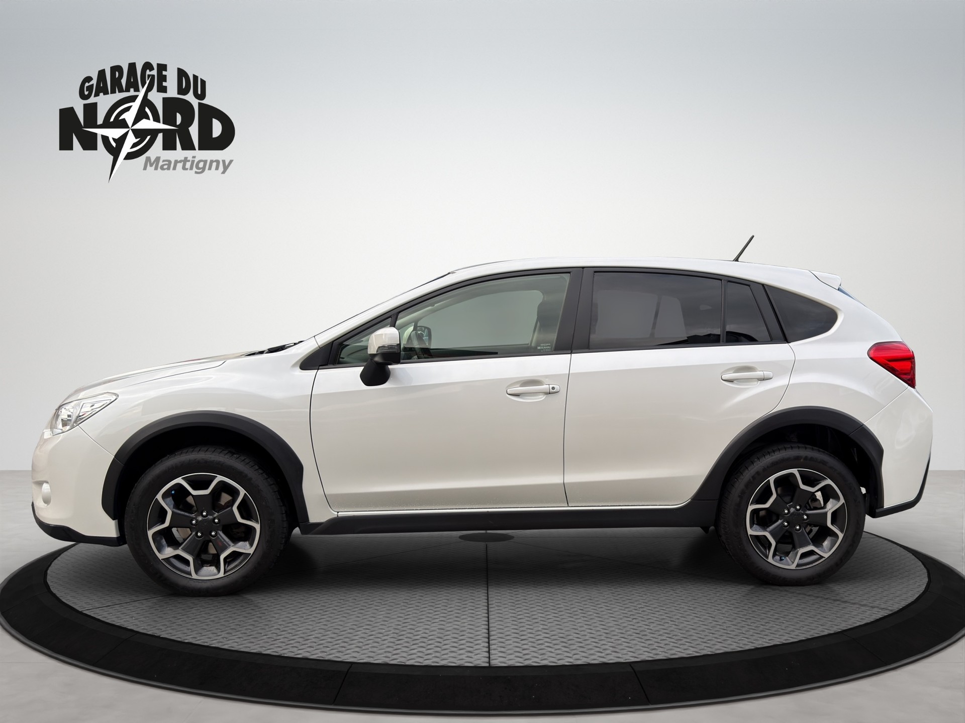SUBARU 2.0 Swiss-showroom-element-2