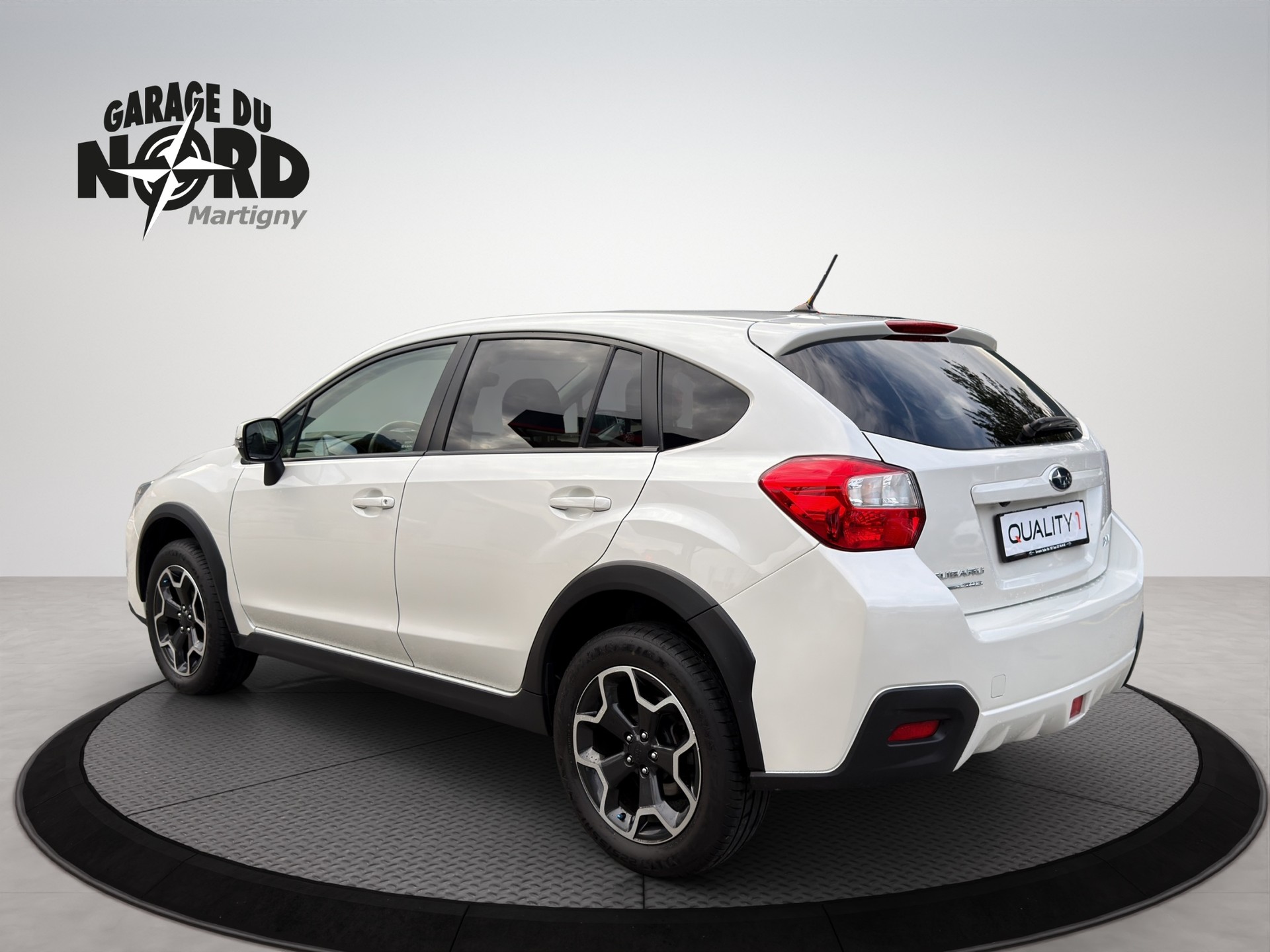 SUBARU 2.0 Swiss-showroom-element-3