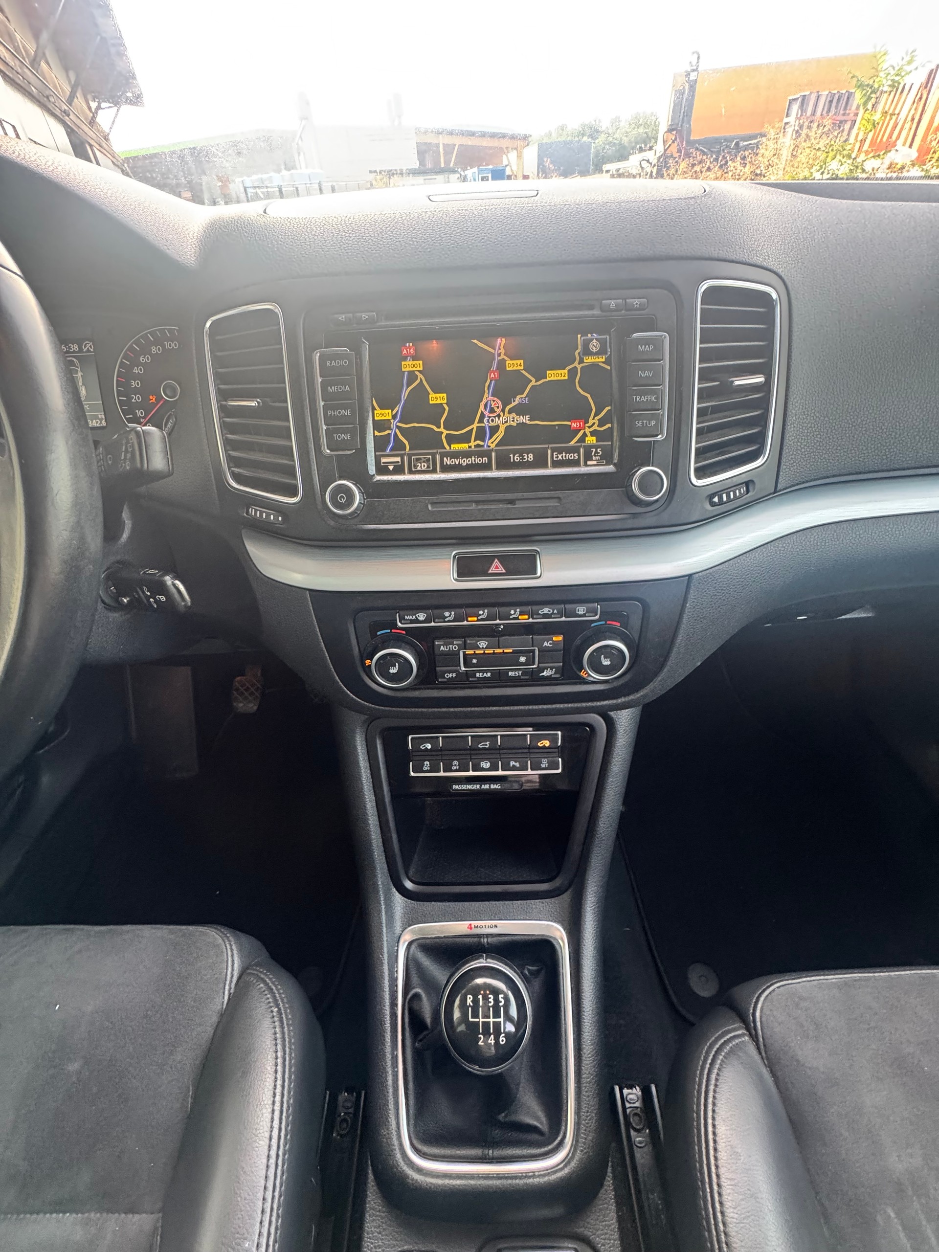 VW Sharan 2.0 TDI BMT Comfortline 4Motion-image-6