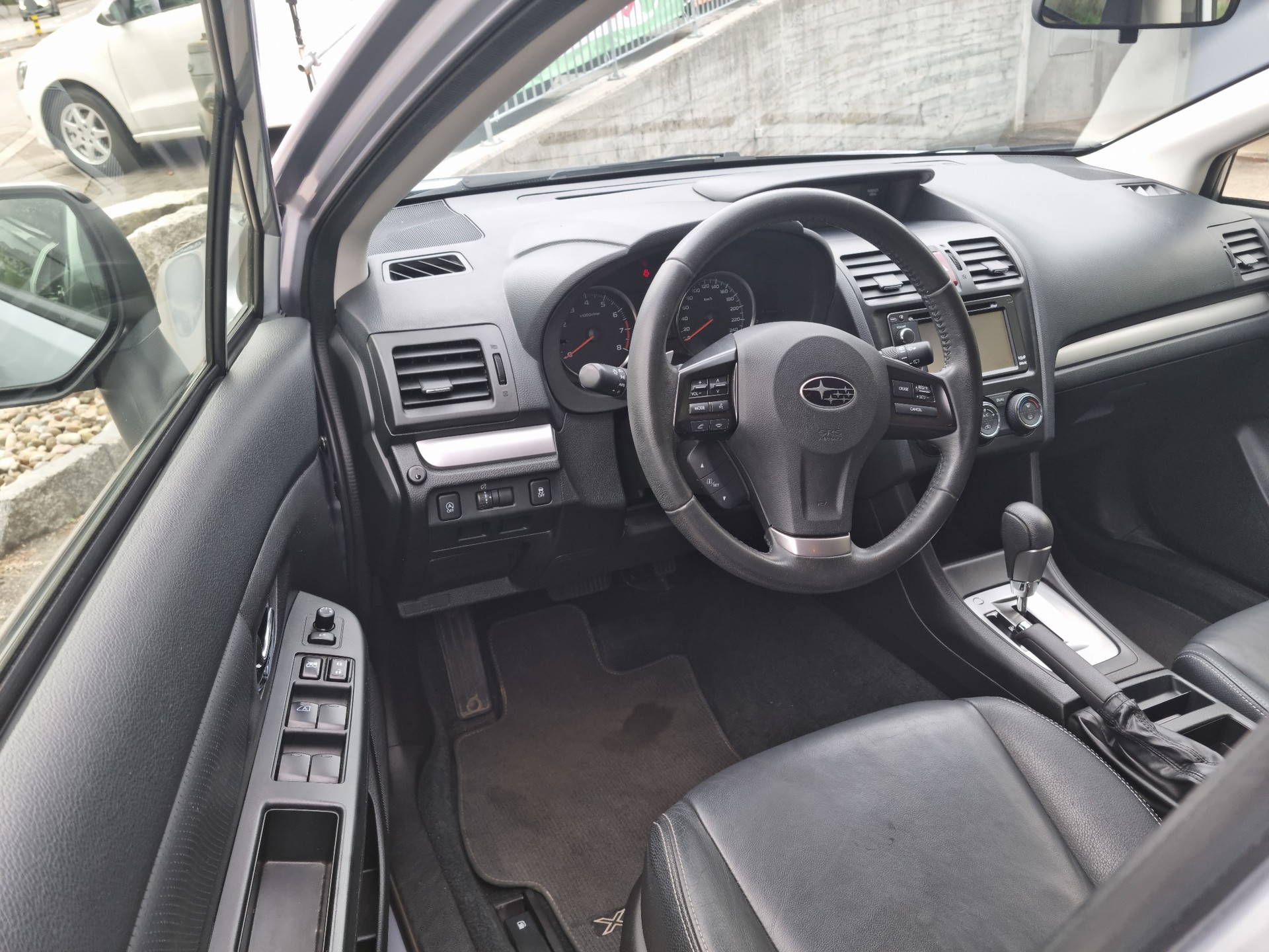 SUBARU XV 2.0 Swiss Three AWD CVT-image-8
