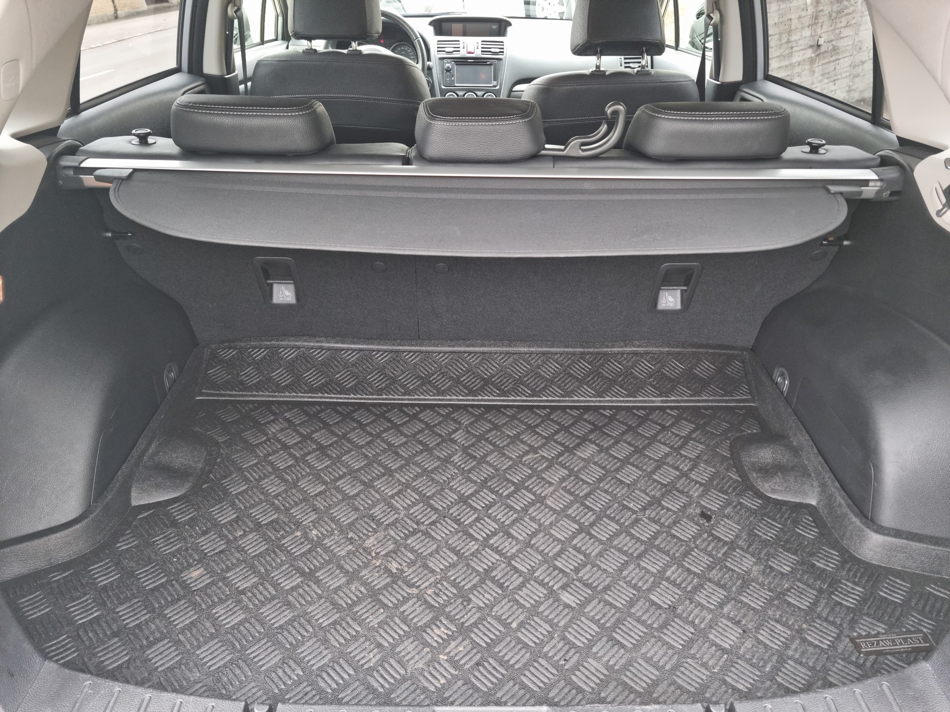 SUBARU XV 2.0 Swiss Three AWD CVT-image-10