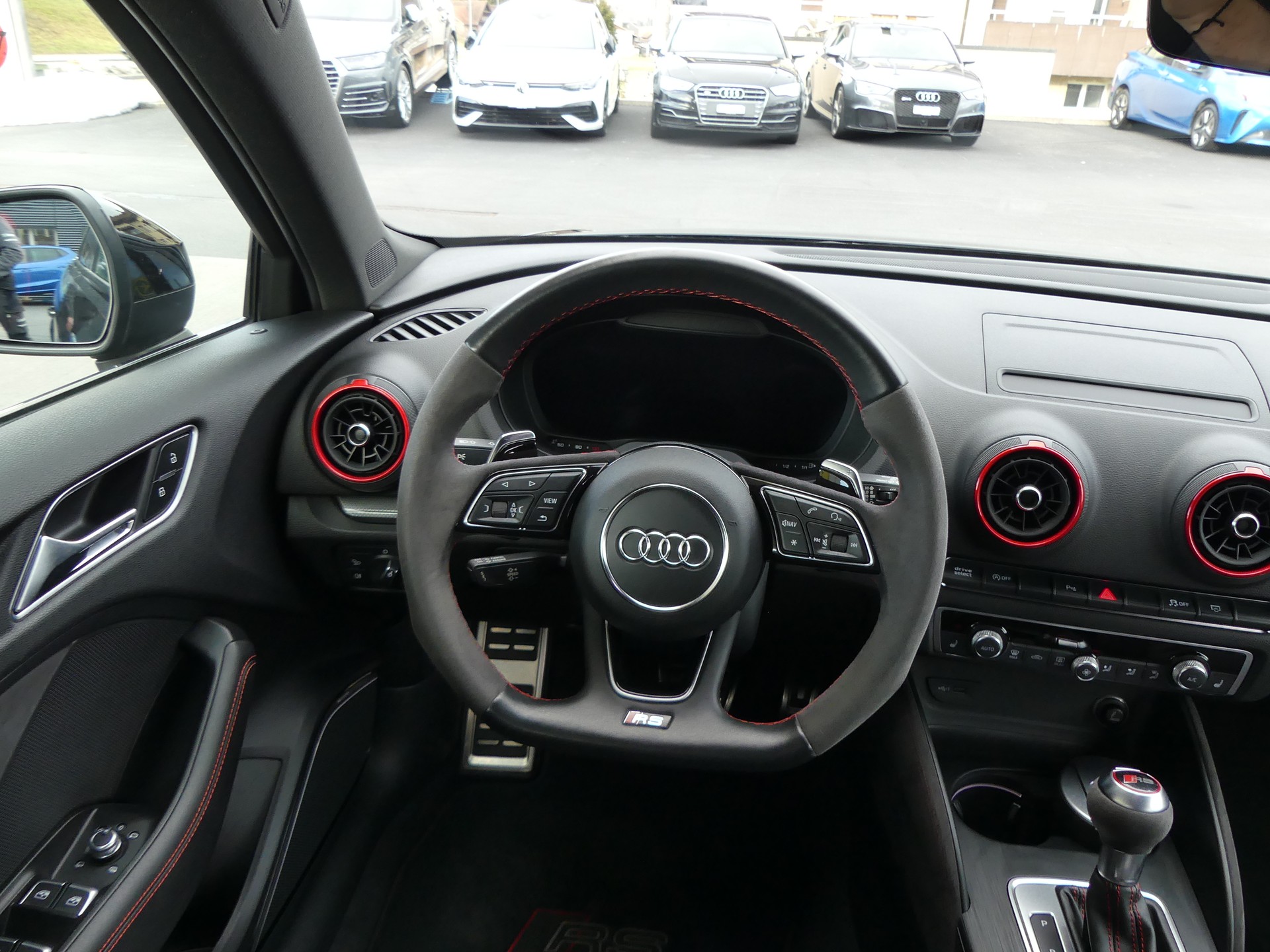 AUDI RS3 Sportback 2.5 TSI quattro S-tronic-image-13