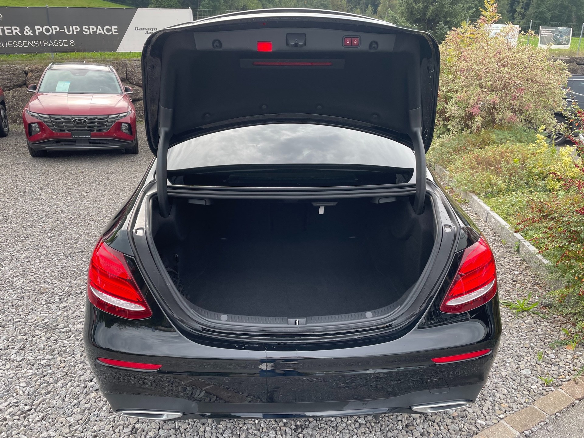 MERCEDES-BENZ E 350 d AMG Line 9G-Tronic-showroom-element-2