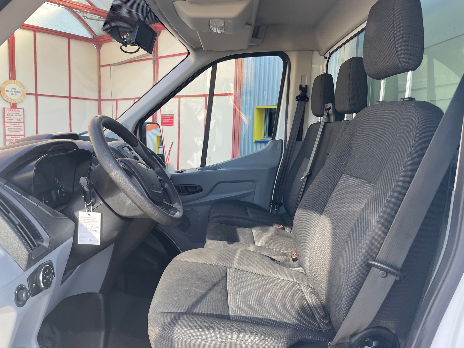 FORD Transit 350 L2 Ambiente 2.0 TDCi 130 RWD-image-4