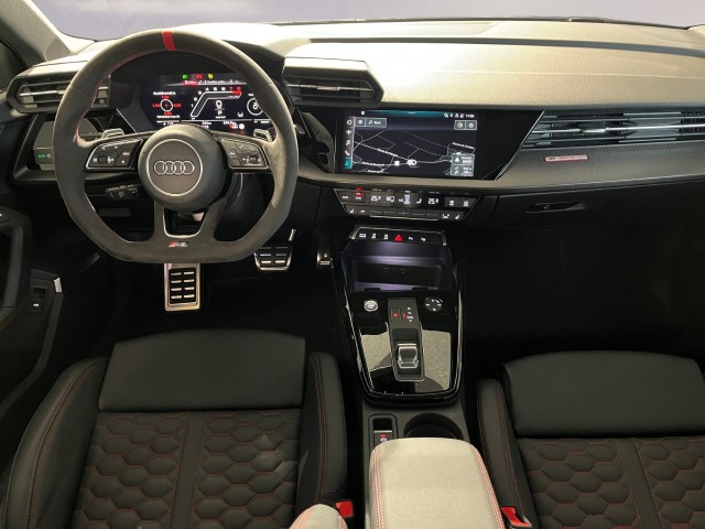 AUDI LA VOITURE COMPACTE HAUT DE GAMME ULTIME - LIMITED ABT RS3-R DISPOSE DE 500 CH ET D’UN ENSEMBLE AÉRODYNAMIQUE EN CARBONE-image-11