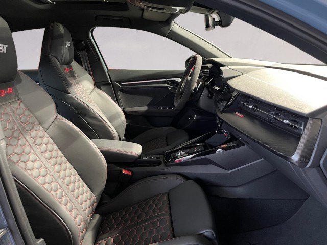 AUDI LA VOITURE COMPACTE HAUT DE GAMME ULTIME - LIMITED ABT RS3-R DISPOSE DE 500 CH ET D’UN ENSEMBLE AÉRODYNAMIQUE EN CARBONE-image-16