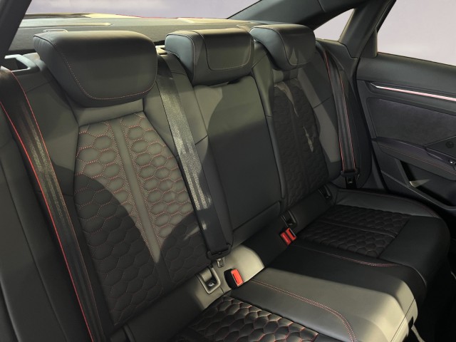 AUDI LA VOITURE COMPACTE HAUT DE GAMME ULTIME - LIMITED ABT RS3-R DISPOSE DE 500 CH ET D’UN ENSEMBLE AÉRODYNAMIQUE EN CARBONE-image-17