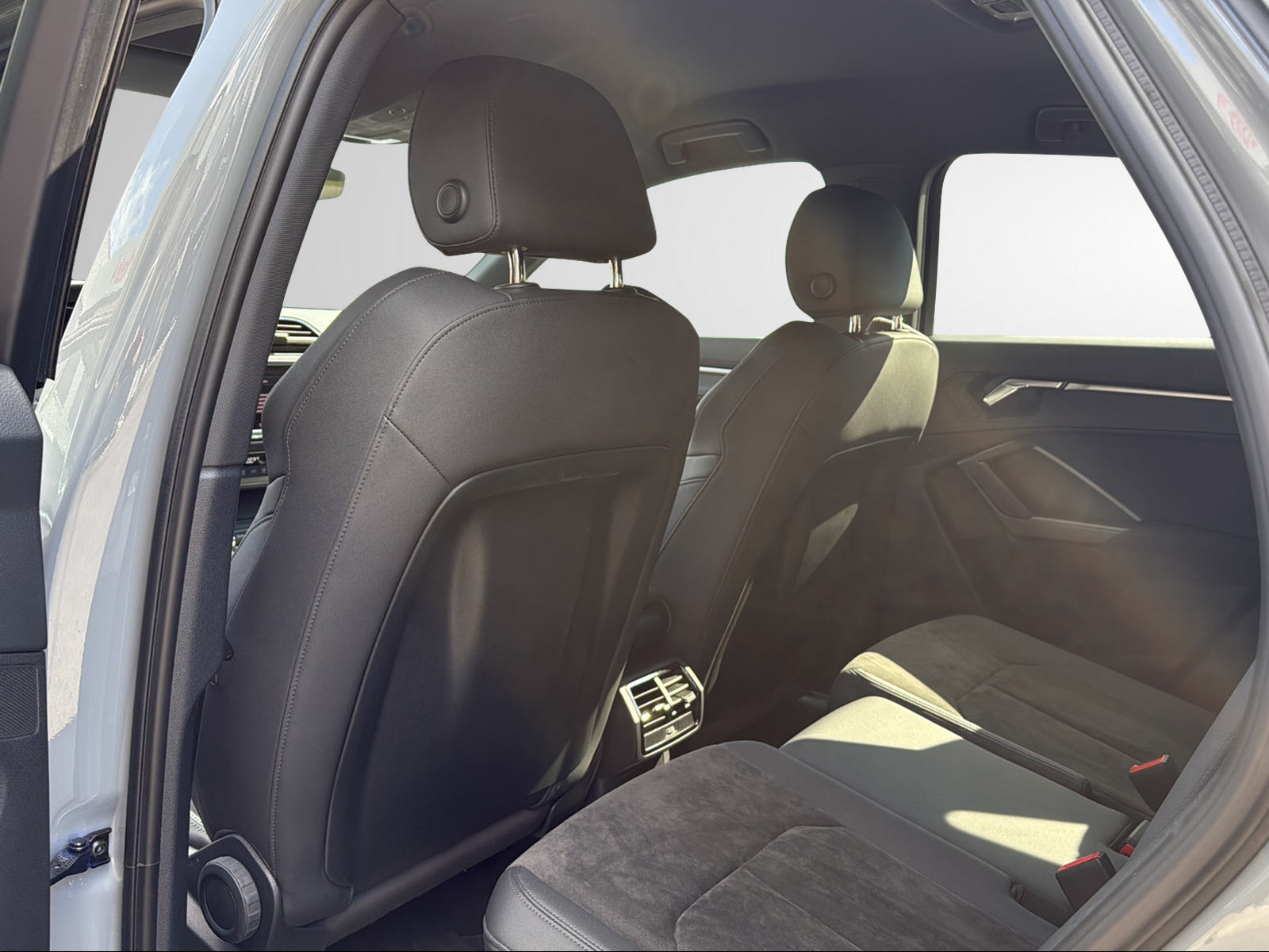 AUDI RS Q3 Sportback quattro S tronic-image-14