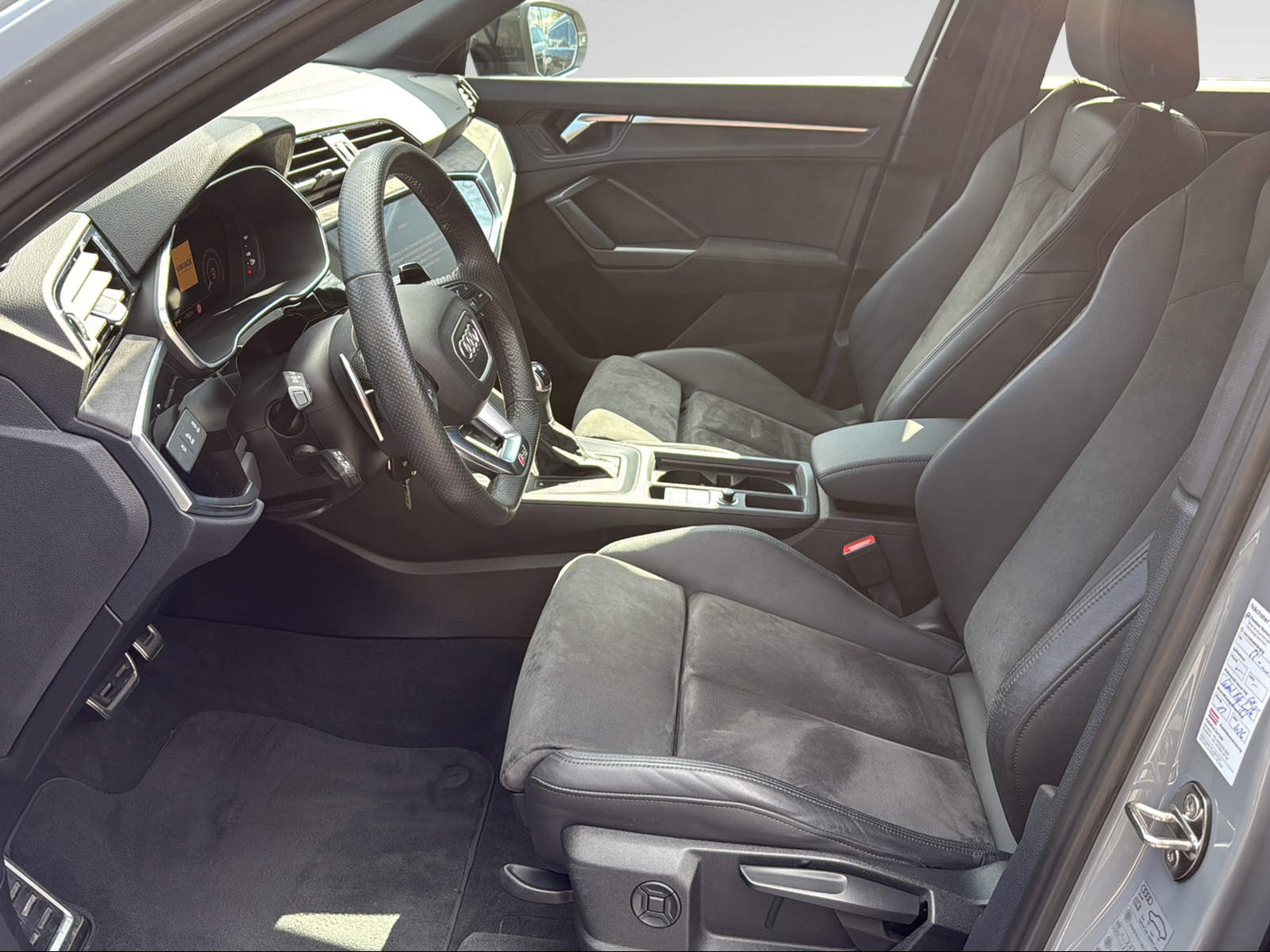 AUDI RS Q3 Sportback quattro S tronic-image-15