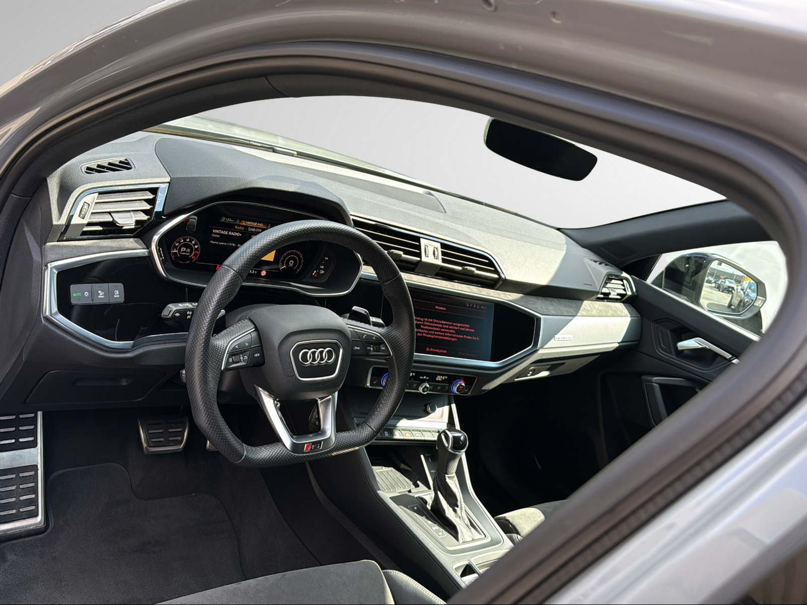AUDI RS Q3 Sportback quattro S tronic-image-8
