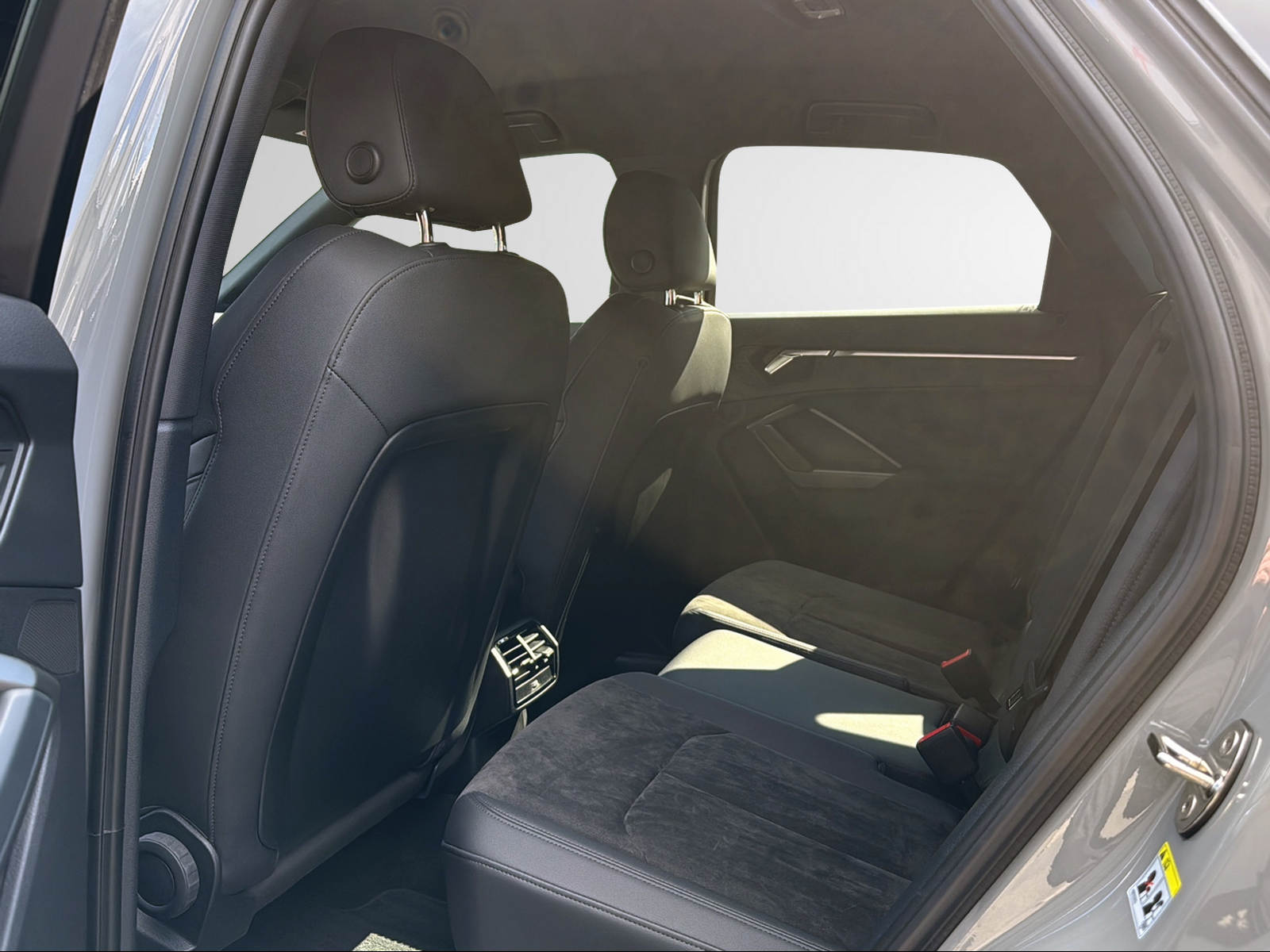 AUDI RS Q3 Sportback quattro S tronic-image-9