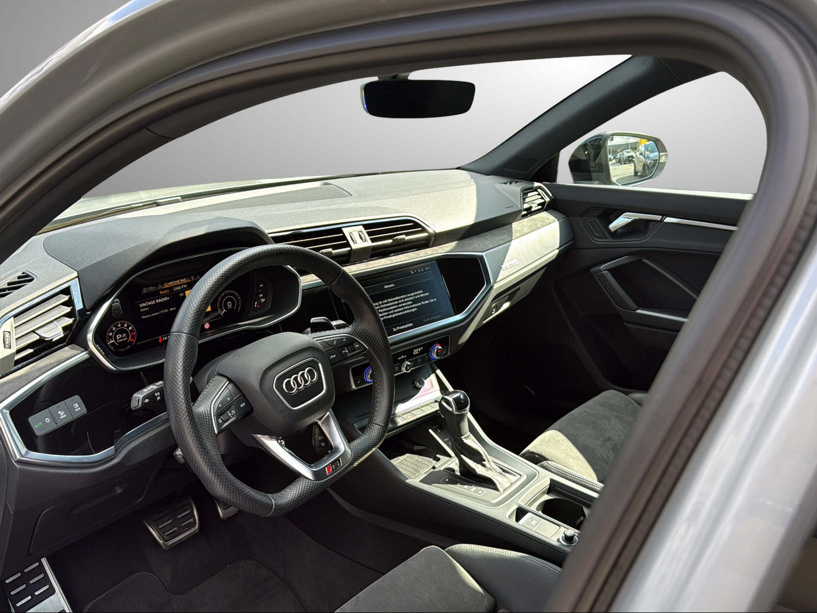 AUDI RS Q3 Sportback quattro S tronic-image-6