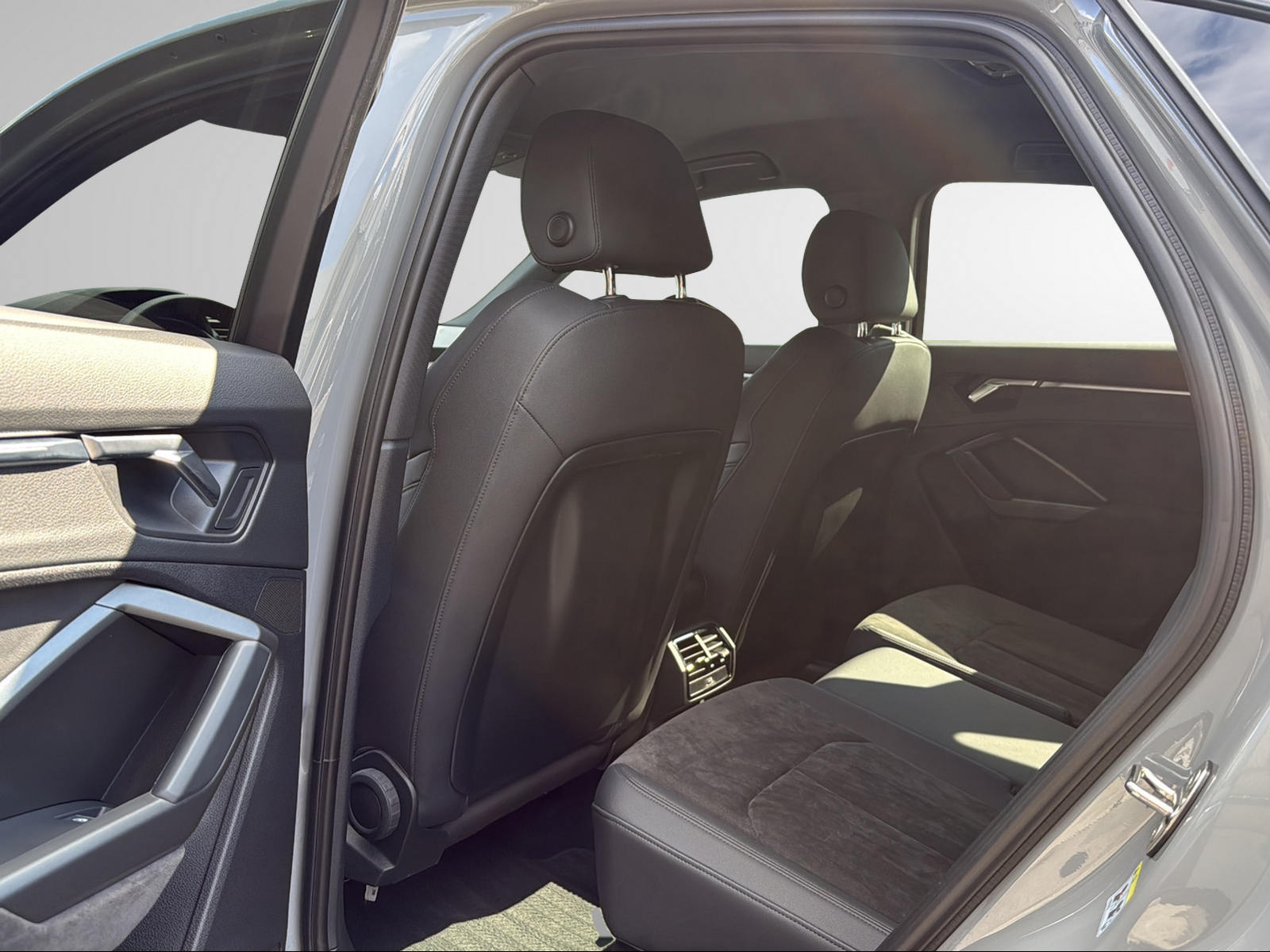 AUDI RS Q3 Sportback quattro S tronic-image-13