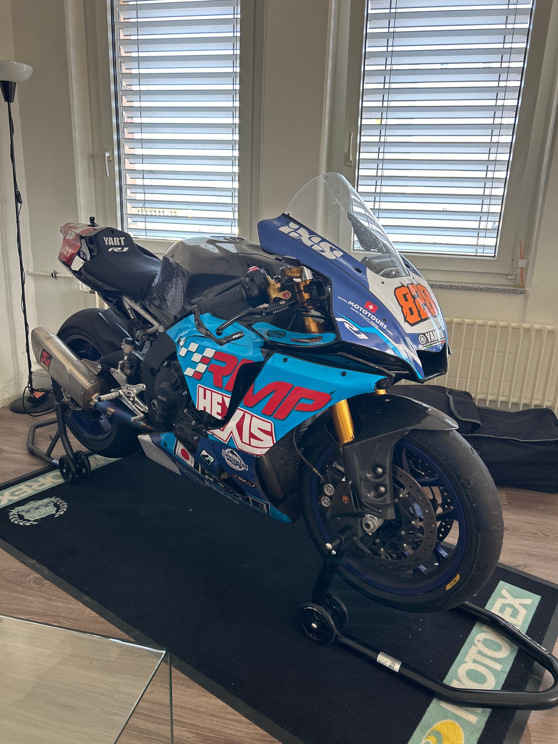 YAMAHA YZF-R1 ABS-image-0