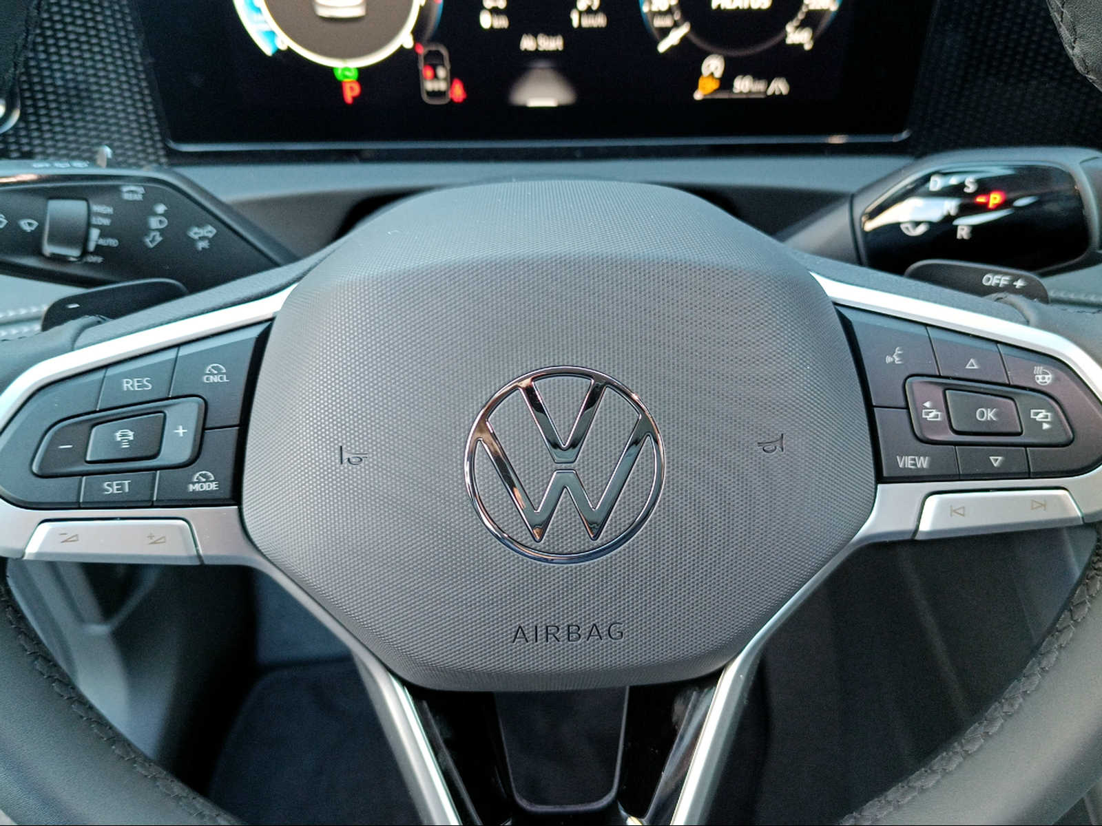 VW Tiguan Life UNITED / 2.0TSI 204PS / Allrad / Top Ausstattung-image-13