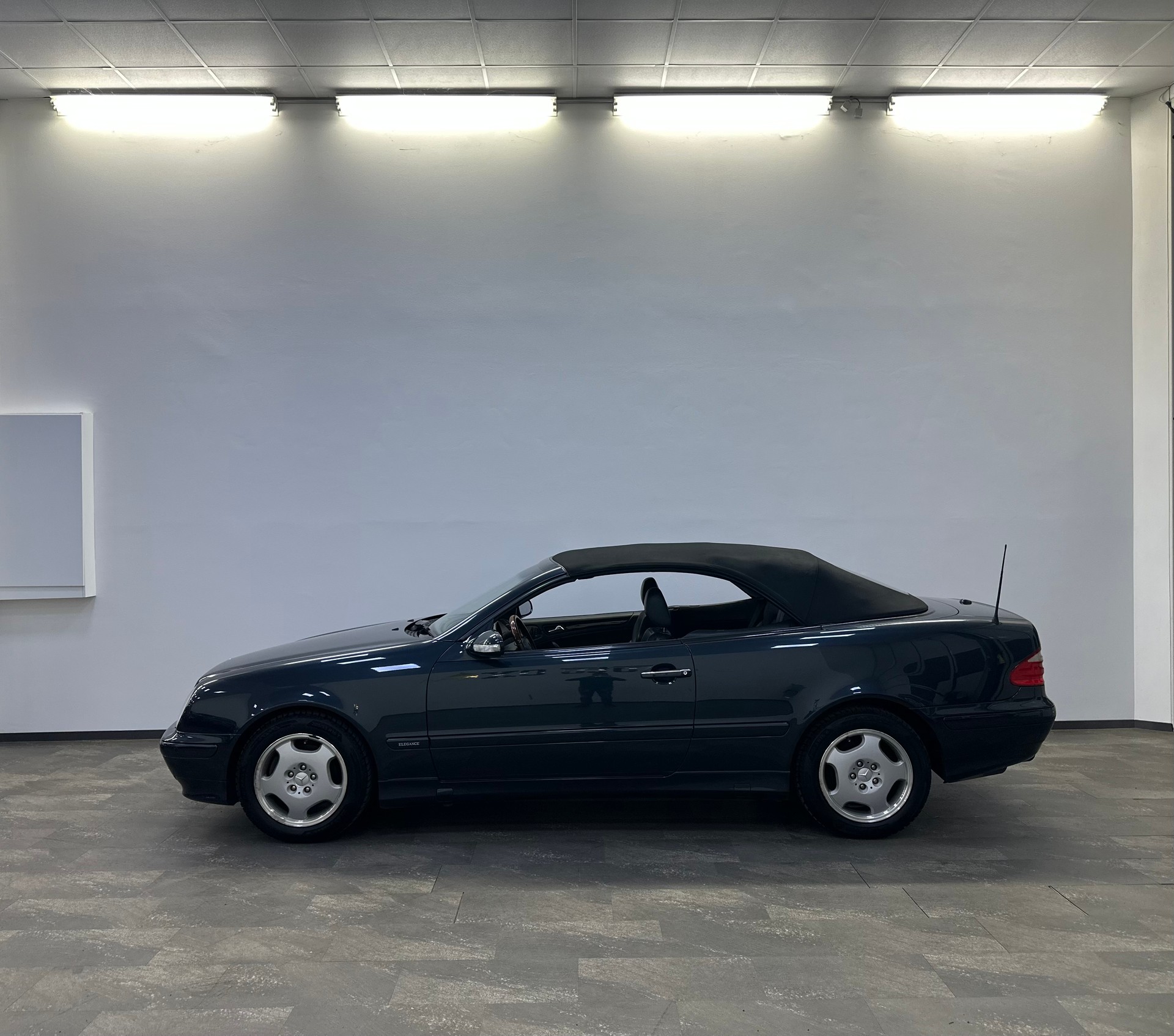 MERCEDES-BENZ CLK 320 Elégance Automatic-showroom-element-2