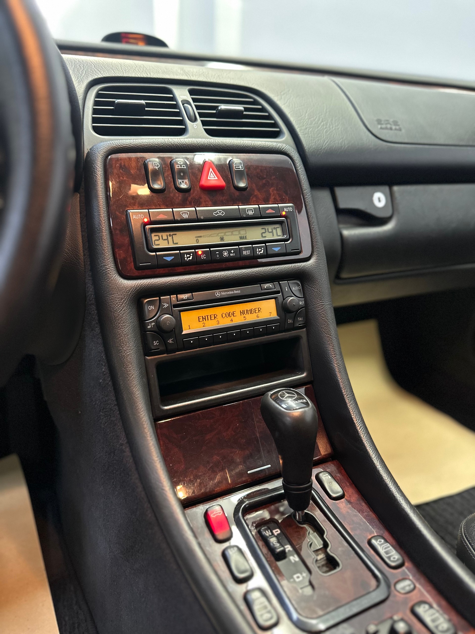 MERCEDES-BENZ CLK 320 Elégance Automatic-image-12