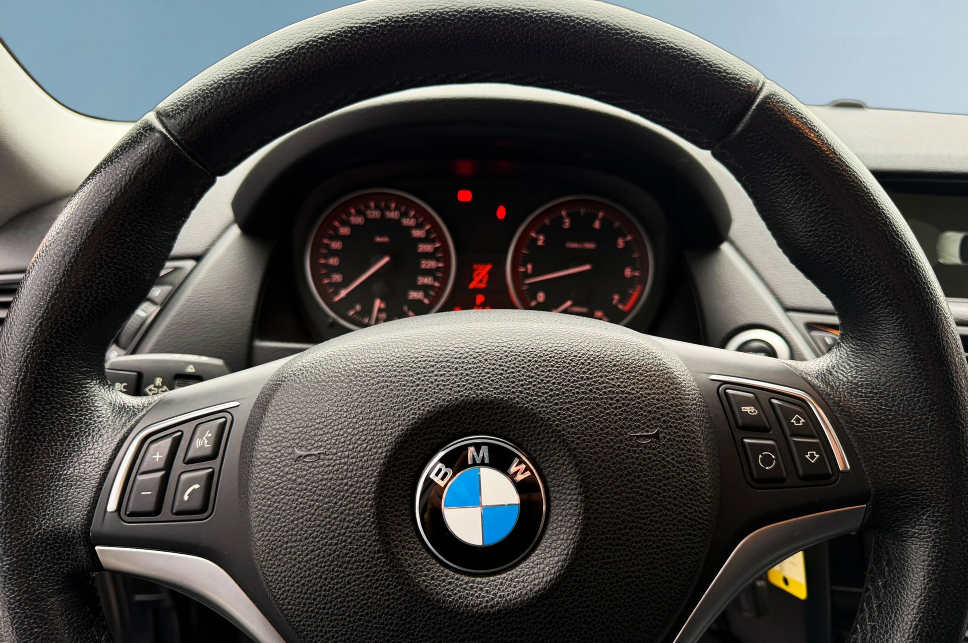 BMW X1 xDrive 20i Steptronic-image-12