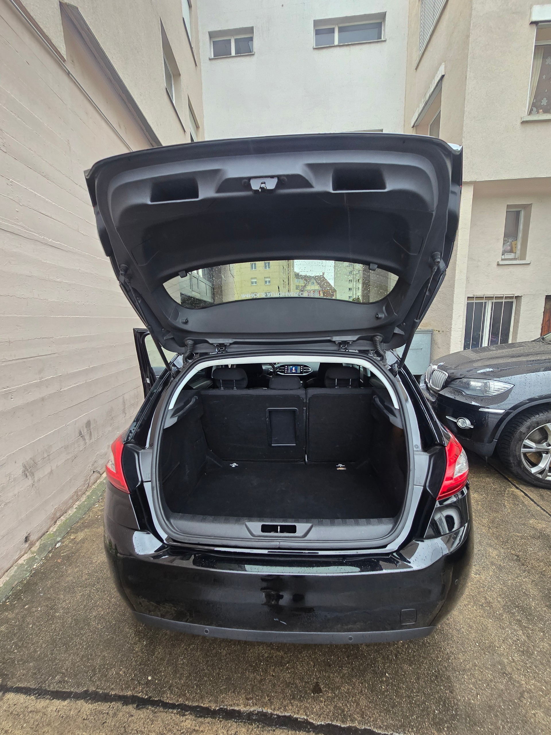 PEUGEOT 308 1.2 THP Allure Automatic-image-12