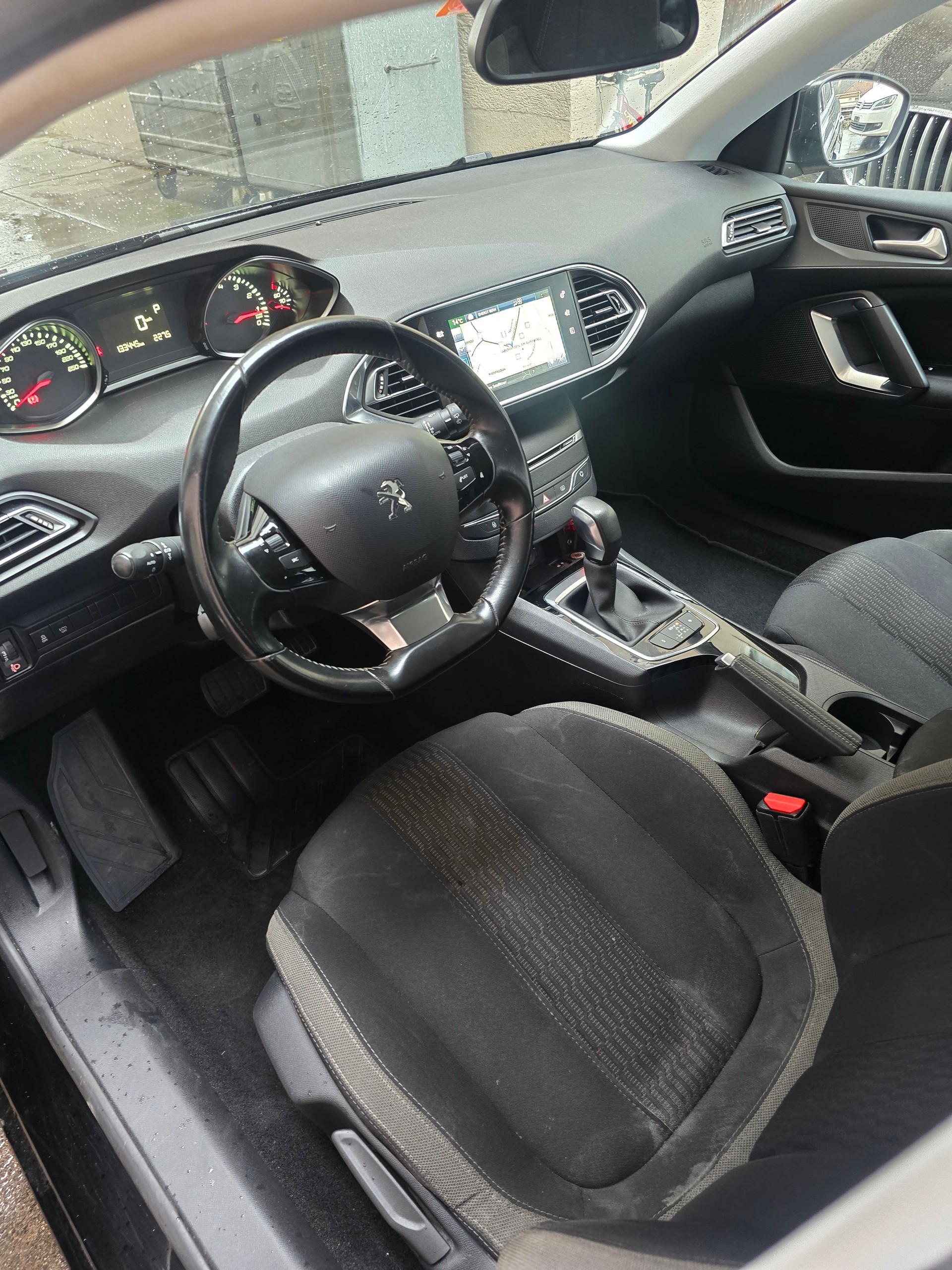 PEUGEOT 308 1.2 THP Allure Automatic-image-7