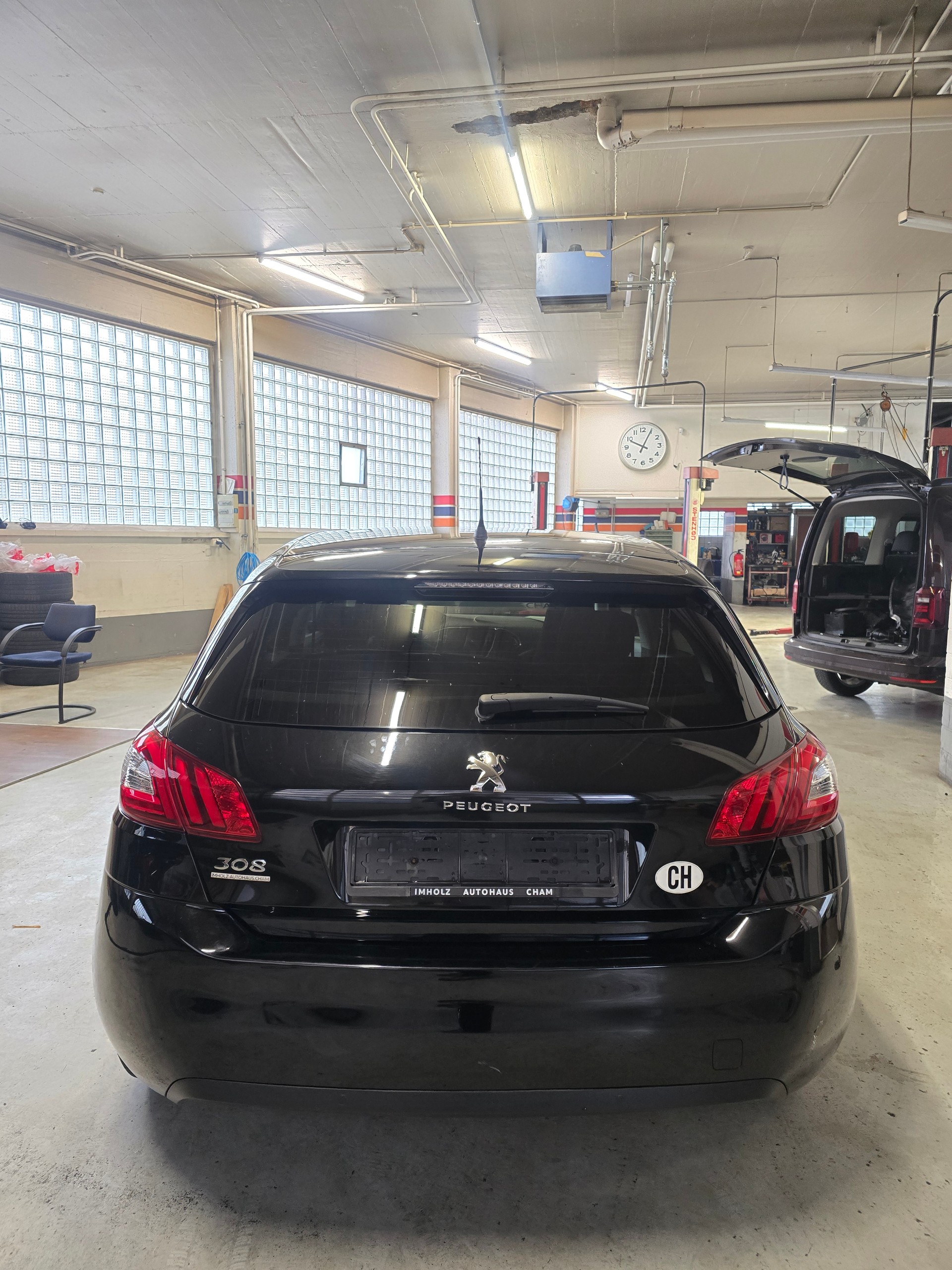 PEUGEOT 308 1.2 THP Allure Automatic-image-4