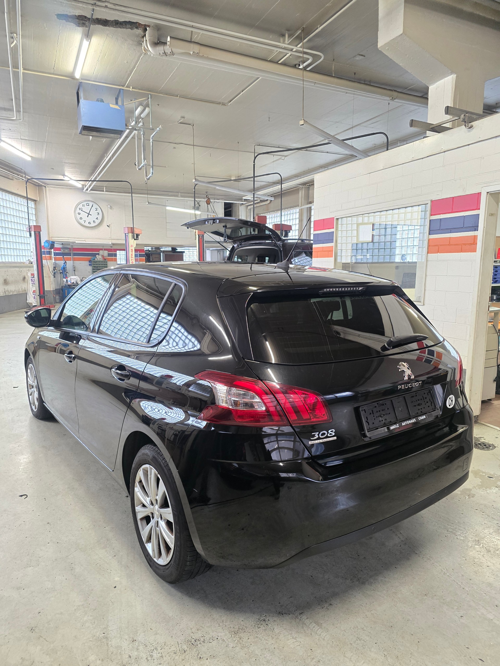 PEUGEOT 308 1.2 THP Allure Automatic-image-5