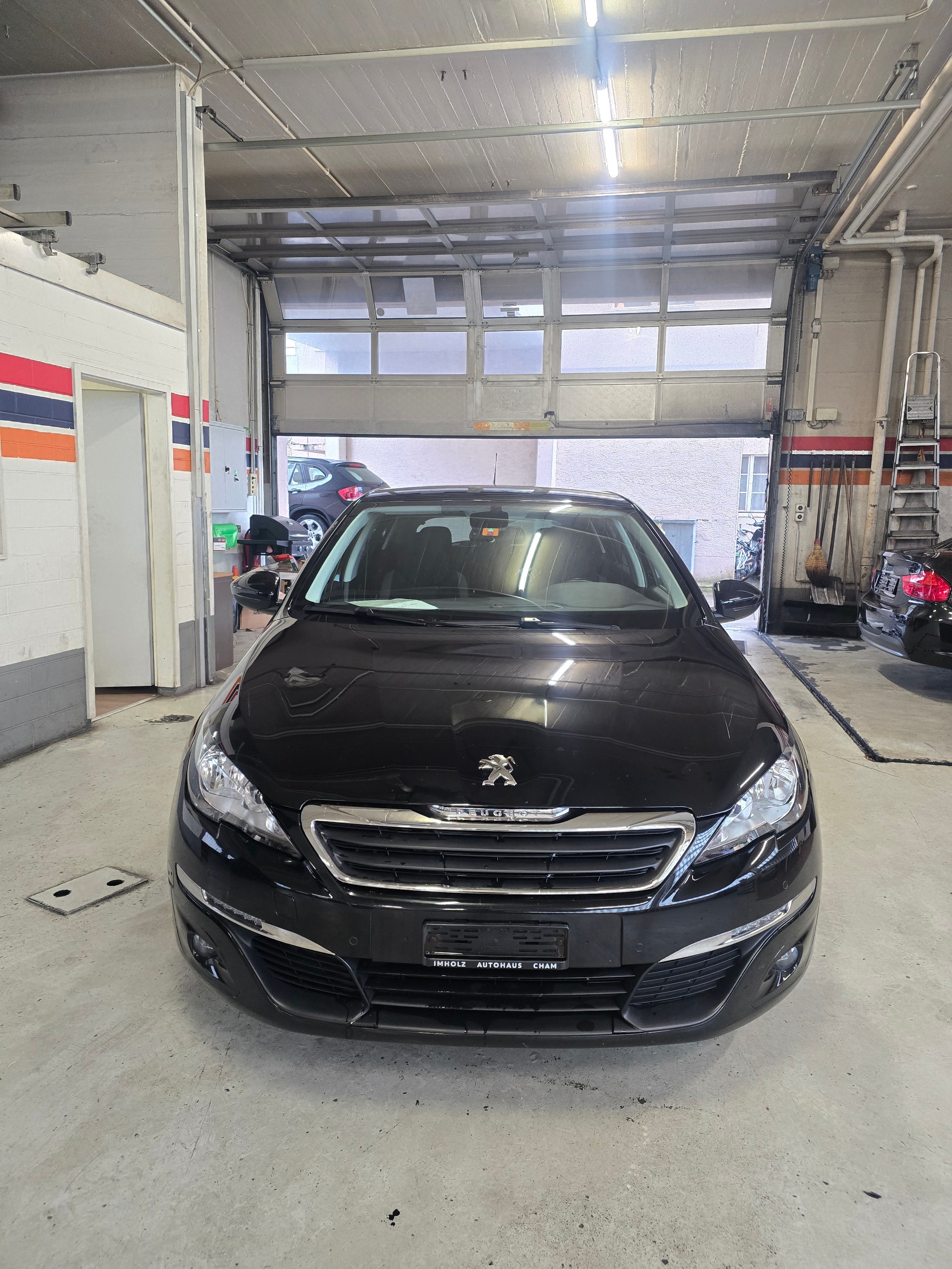 PEUGEOT 308 1.2 THP Allure Automatic-image-1
