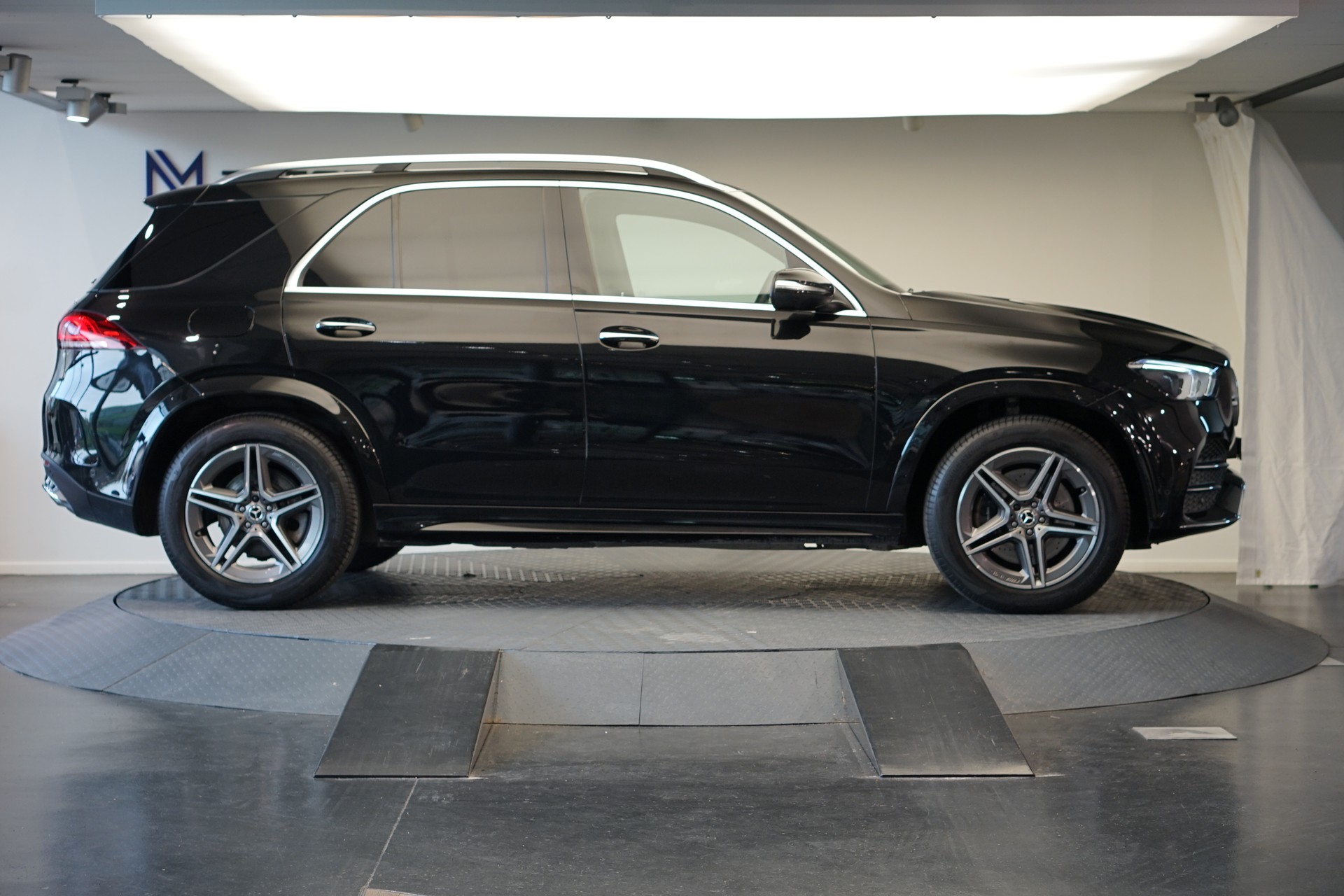 MERCEDES-BENZ GLE 300 d 4Matic 9G-Tronic *CH-Fahrzeug*-showroom-element-3