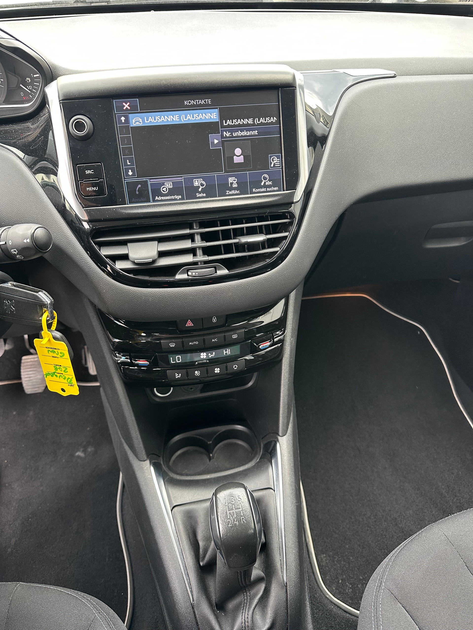PEUGEOT 208 1.2 THP Allure-image-11