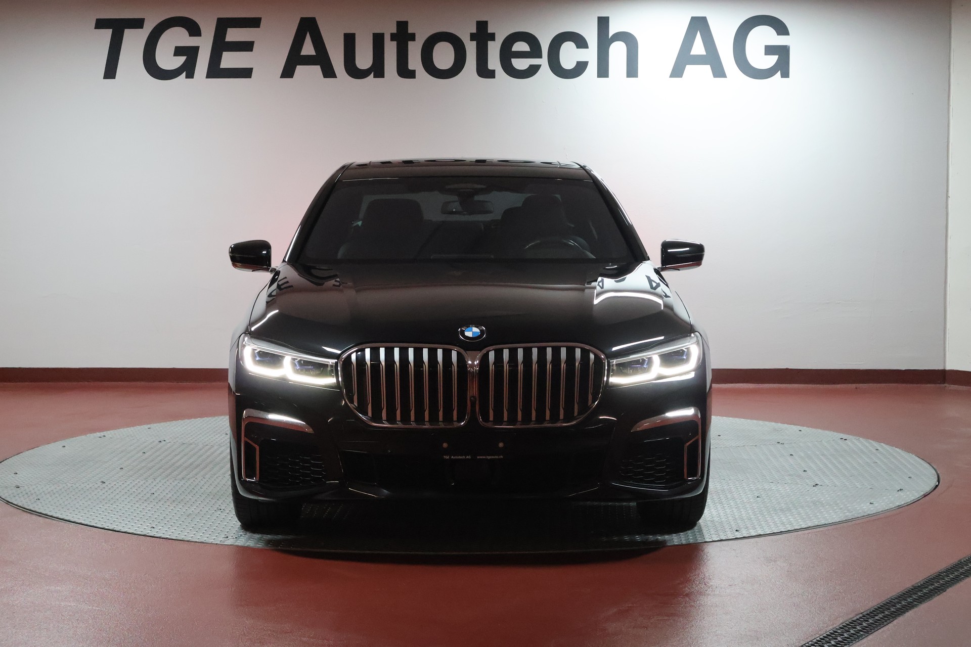 BMW 730d xDrive Steptronic-showroom-element-1