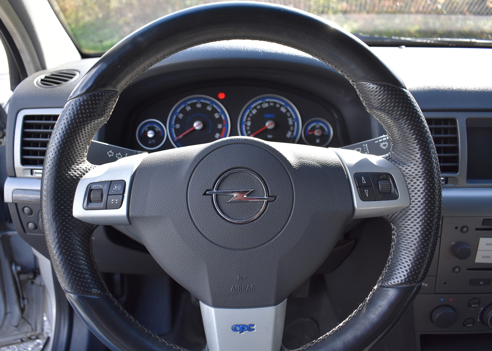 OPEL Vectra 2.8 Turbo V6 OPC-image-10