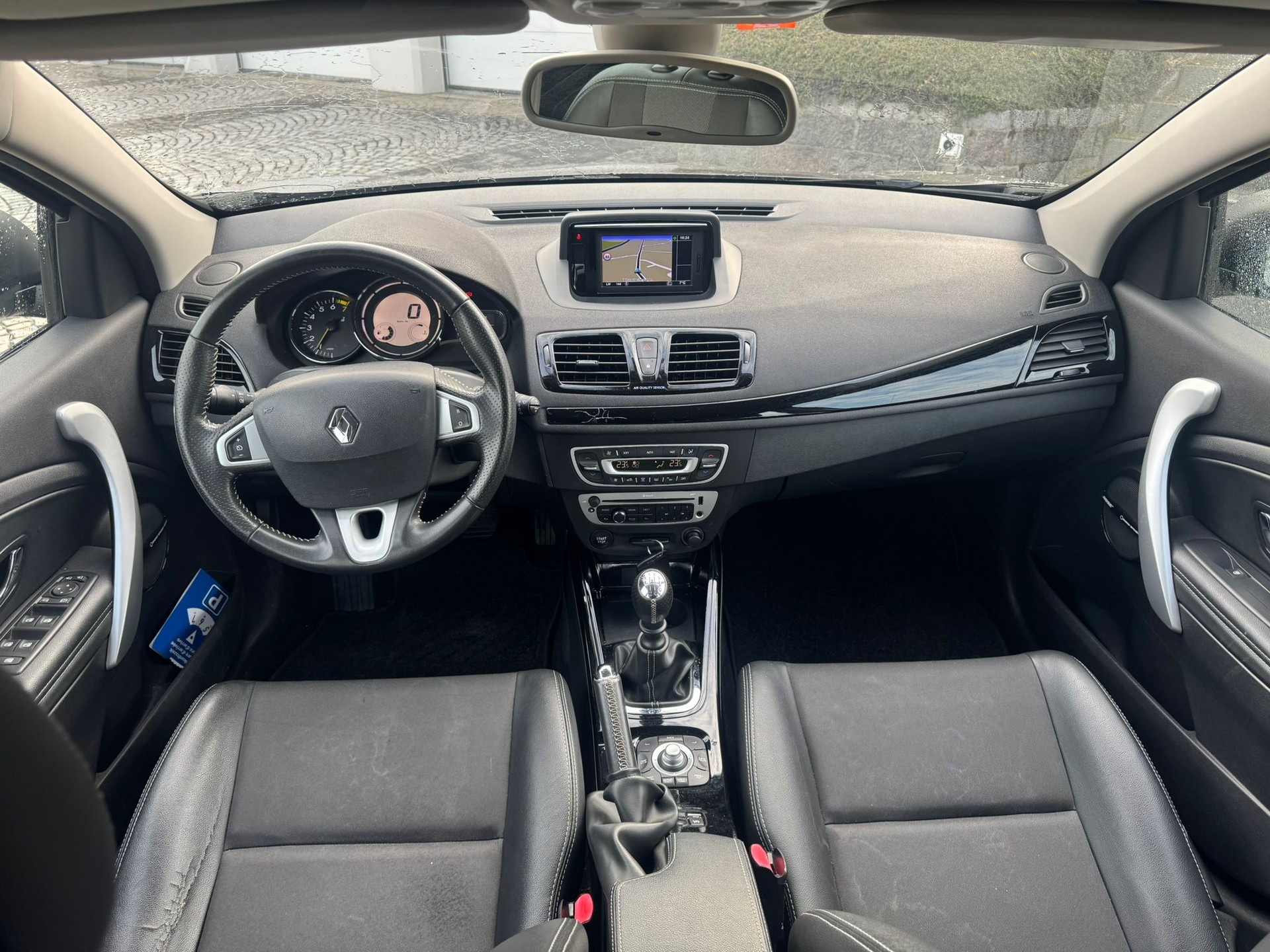 RENAULT Mégane Coupé 1.4 16V Turbo Bose-image-10