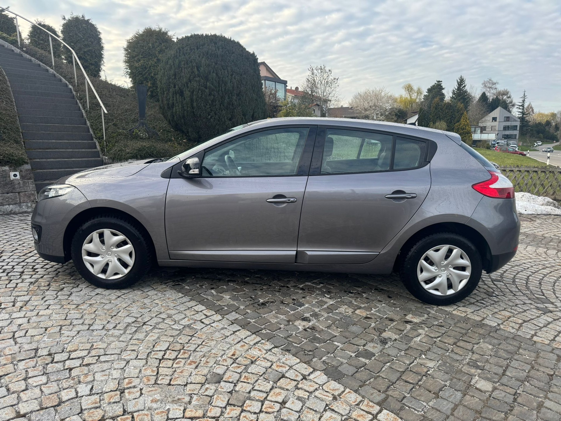 RENAULT Mégane Coupé 1.4 16V Turbo Bose-image-3