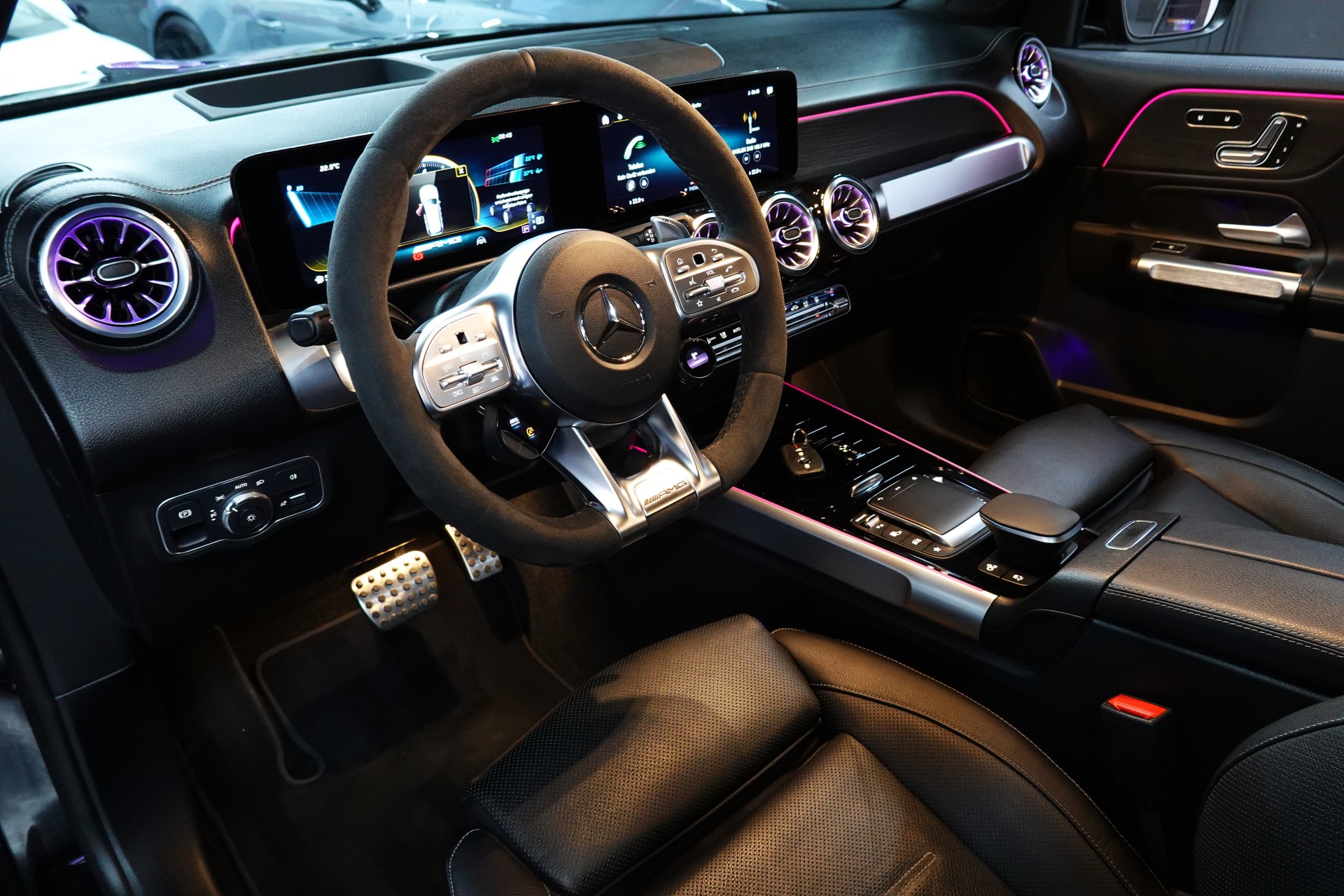 MERCEDES-BENZ GLB 35 AMG 4MATIC 8G-TRONIC CH-FZ MIT GARANTIE 7-PLÄTZER-image-26