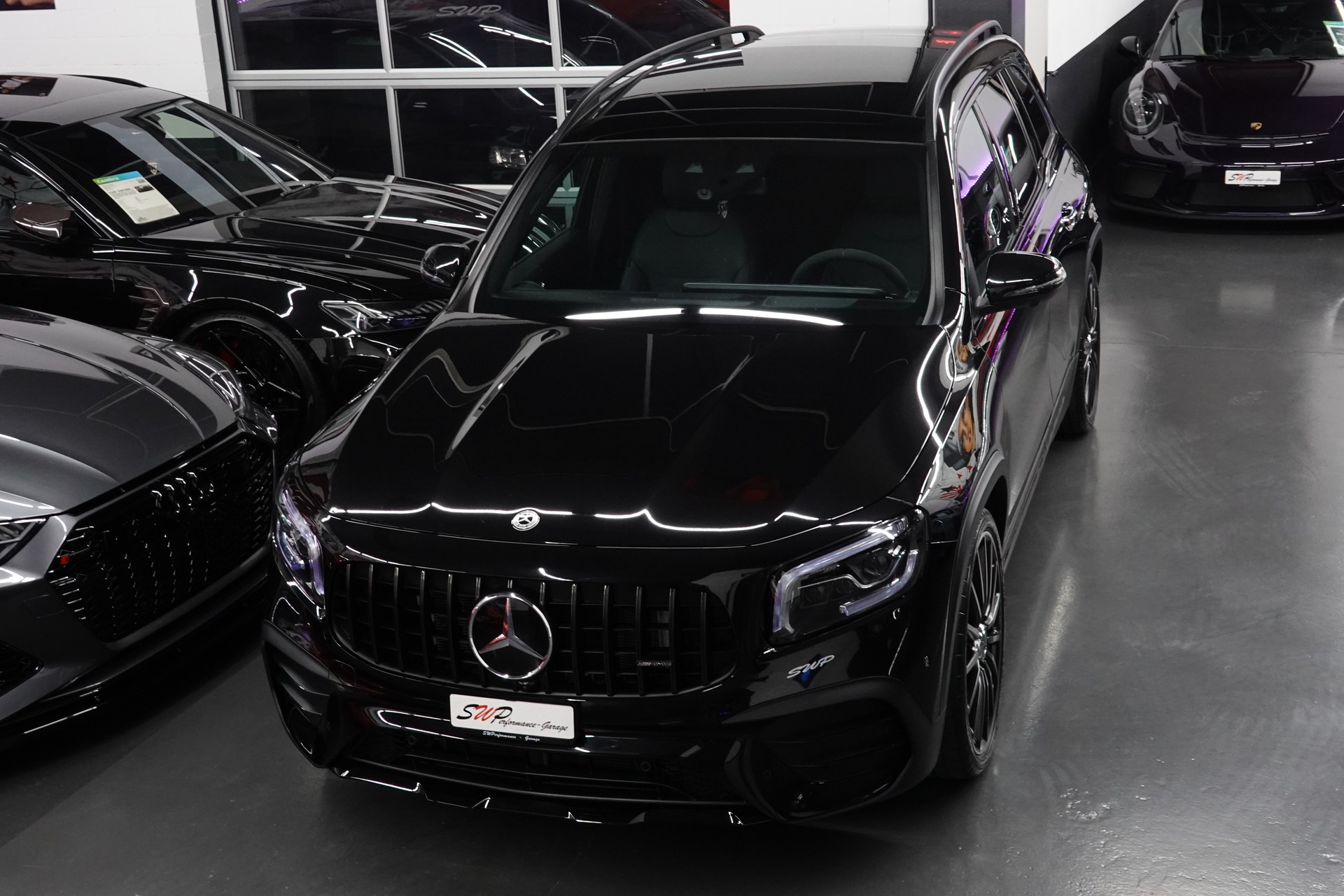 MERCEDES-BENZ GLB 35 AMG 4MATIC 8G-TRONIC CH-FZ MIT GARANTIE 7-PLÄTZER-showroom-element-3