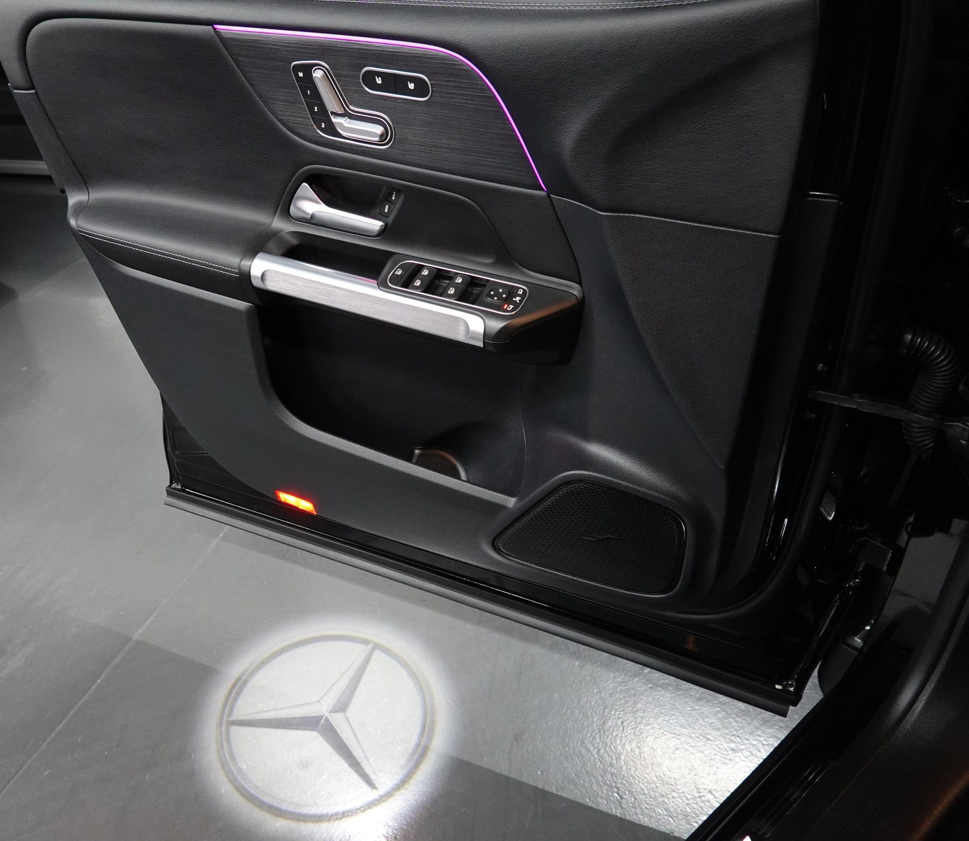 MERCEDES-BENZ GLB 35 AMG 4MATIC 8G-TRONIC CH-FZ MIT GARANTIE 7-PLÄTZER-image-29