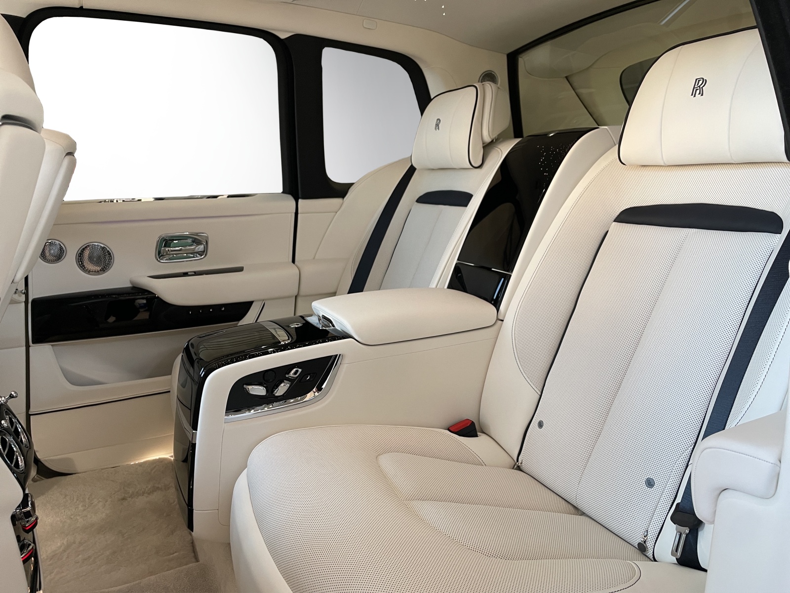 ROLLS-ROYCE CULLINAN 1 OF 20 KEYVANY HAYULA II BLUE EDITION 6.7 V12-image-8